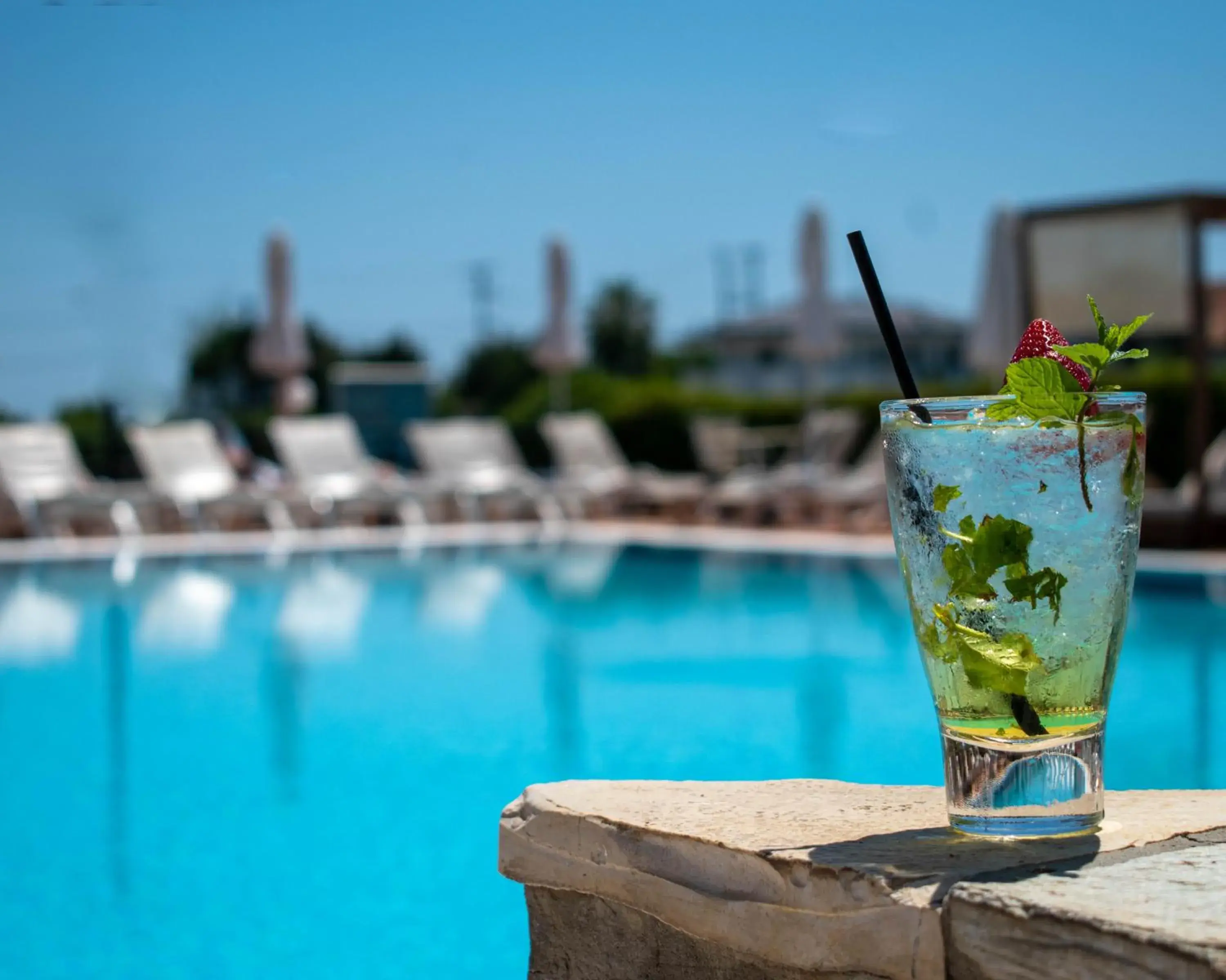 Swimming pool in Dennys Inn Hotel Swimming pool in Dennys Inn Hotel