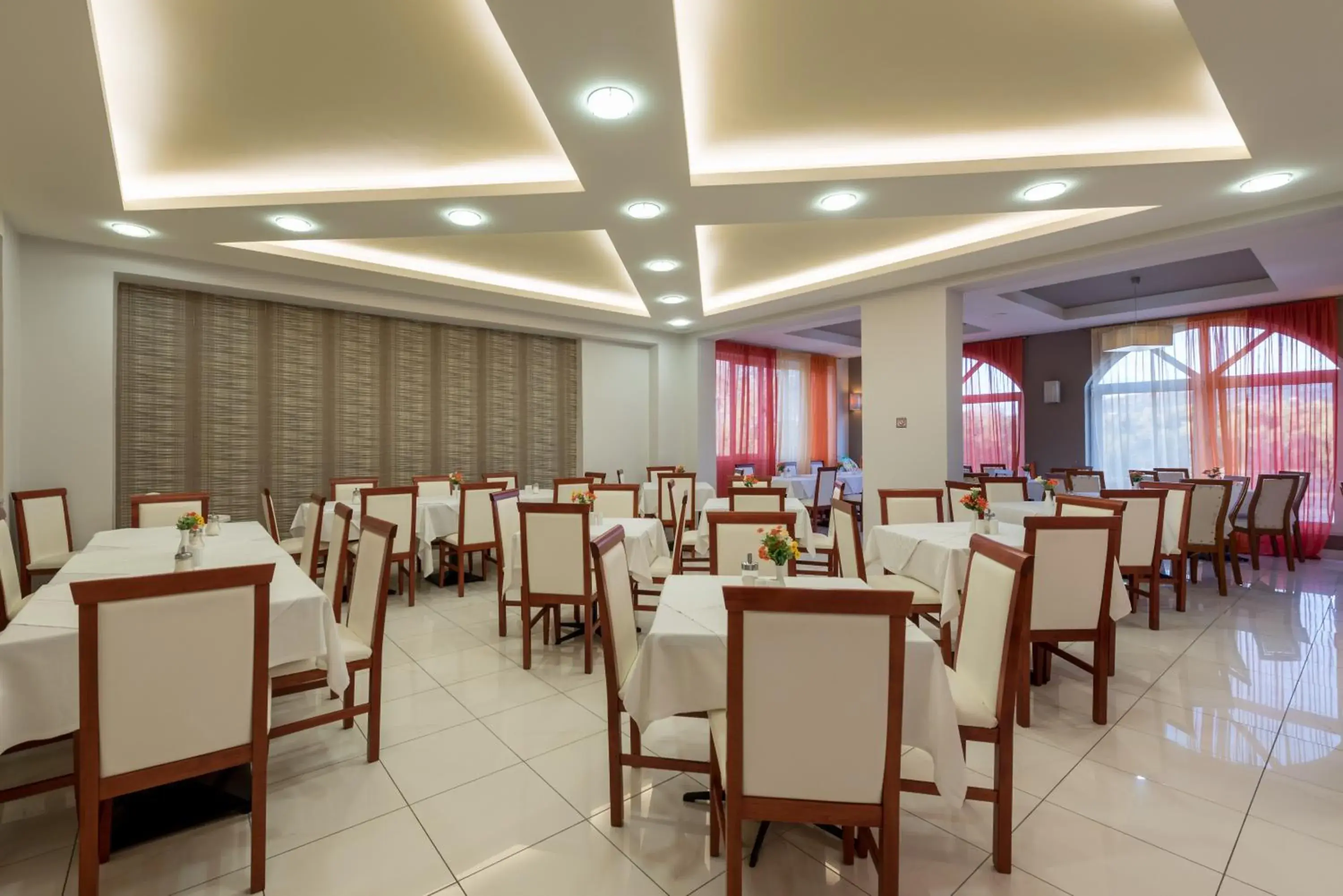 Property building in Dennys Inn Hotel Property building in Dennys Inn Hotel