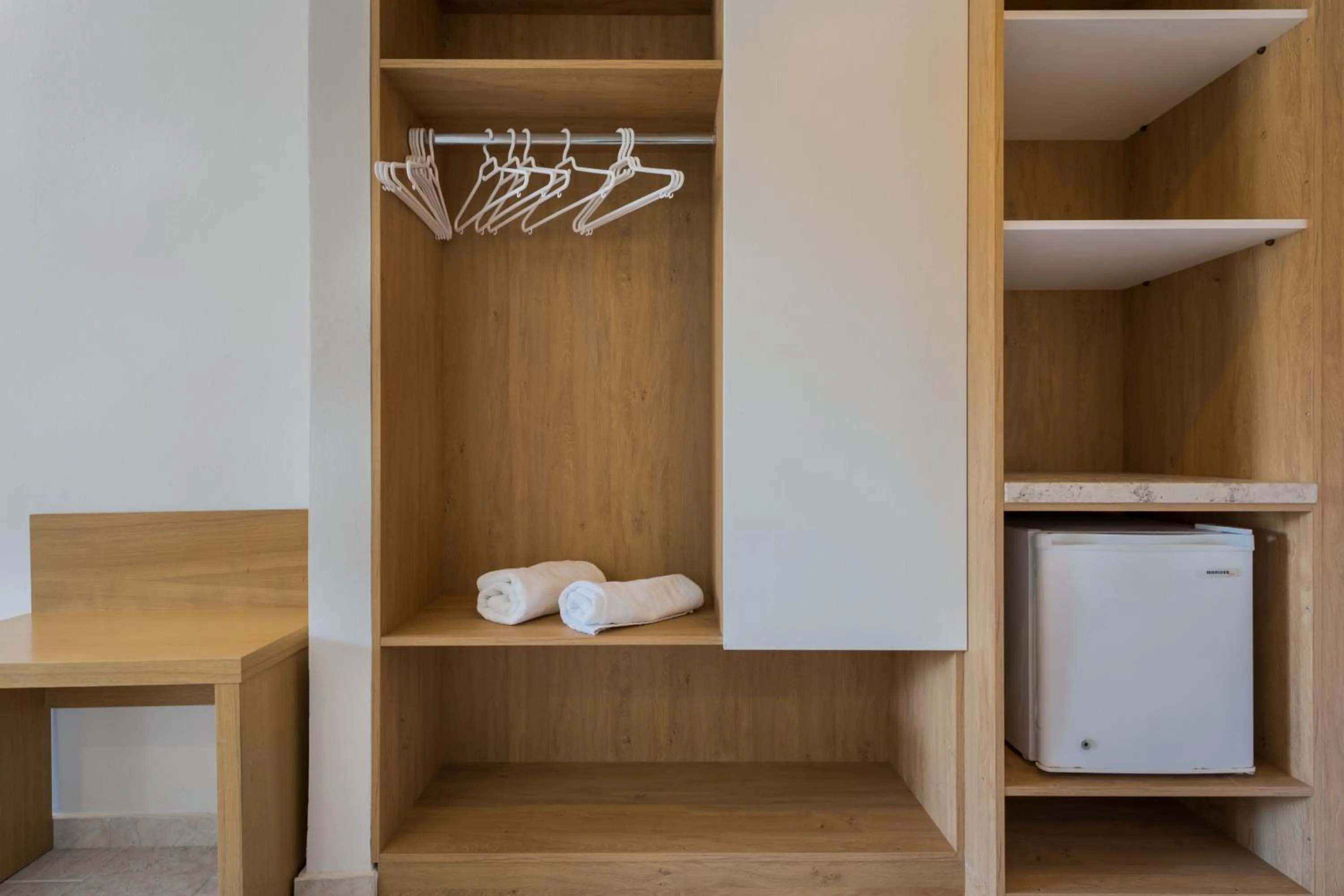 TV and multimedia in Dennys Inn Hotel