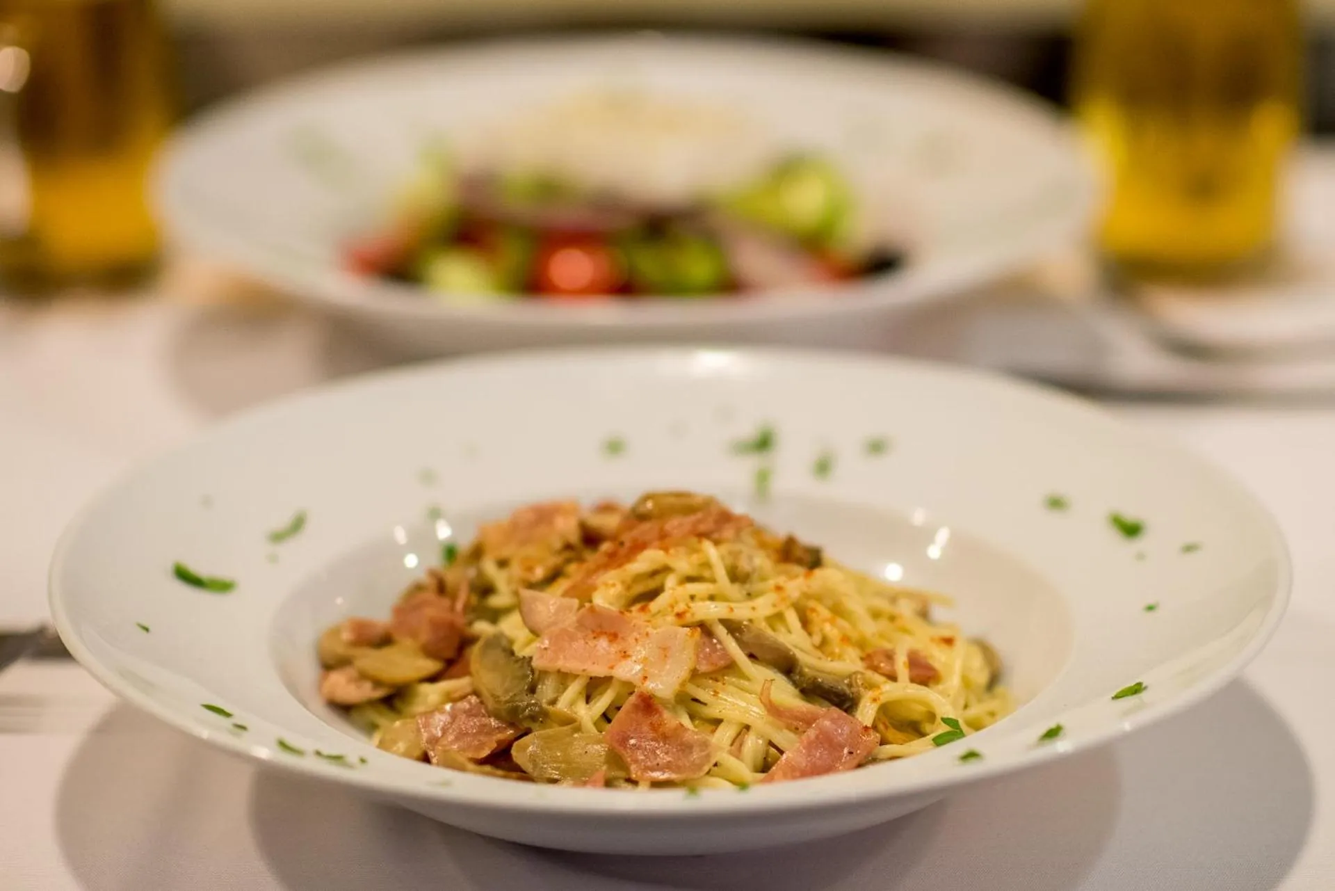 Restaurant/places to eat in Dennys Inn Hotel