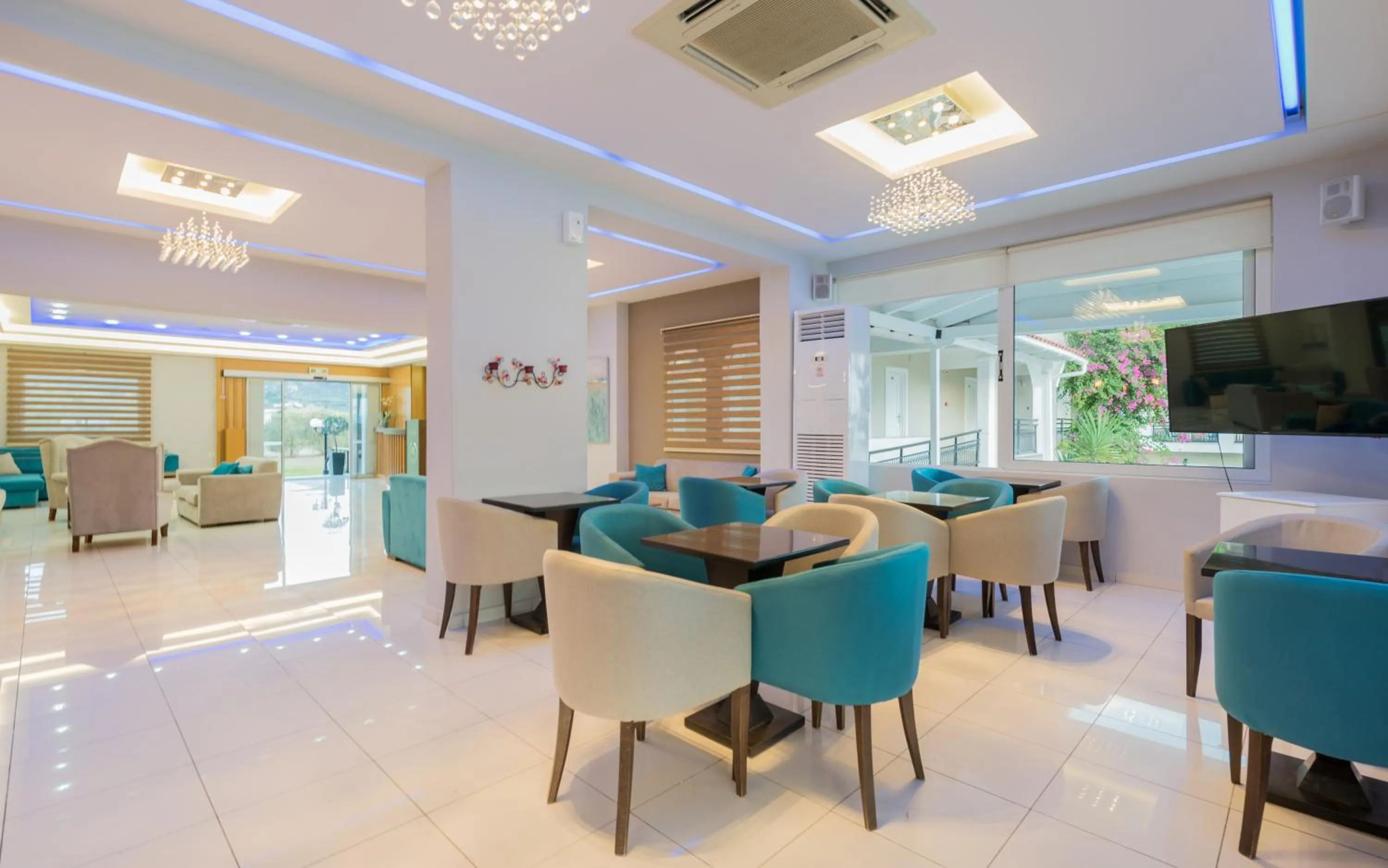 Property building in Dennys Inn Hotel