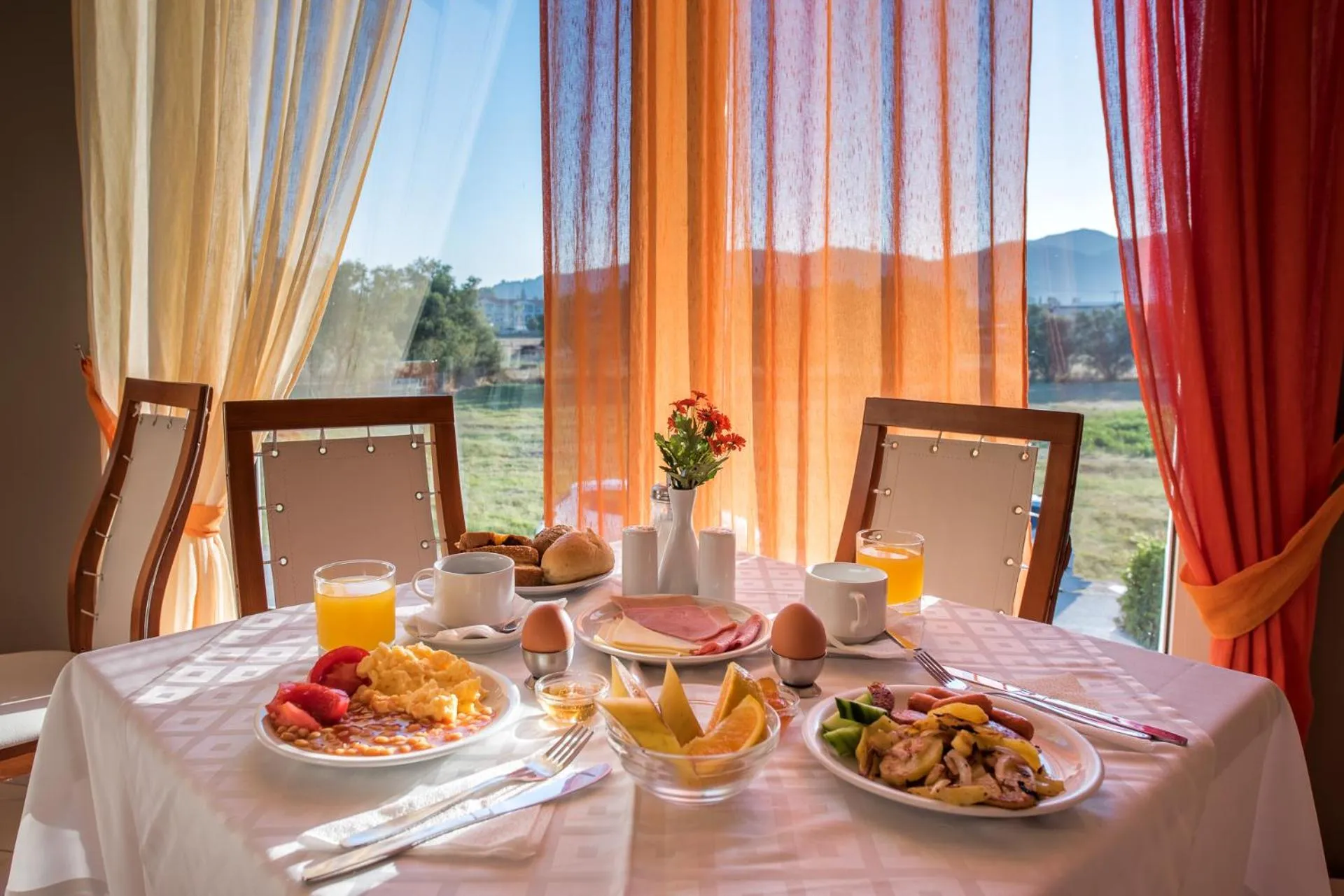 Restaurant/places to eat in Dennys Inn Hotel