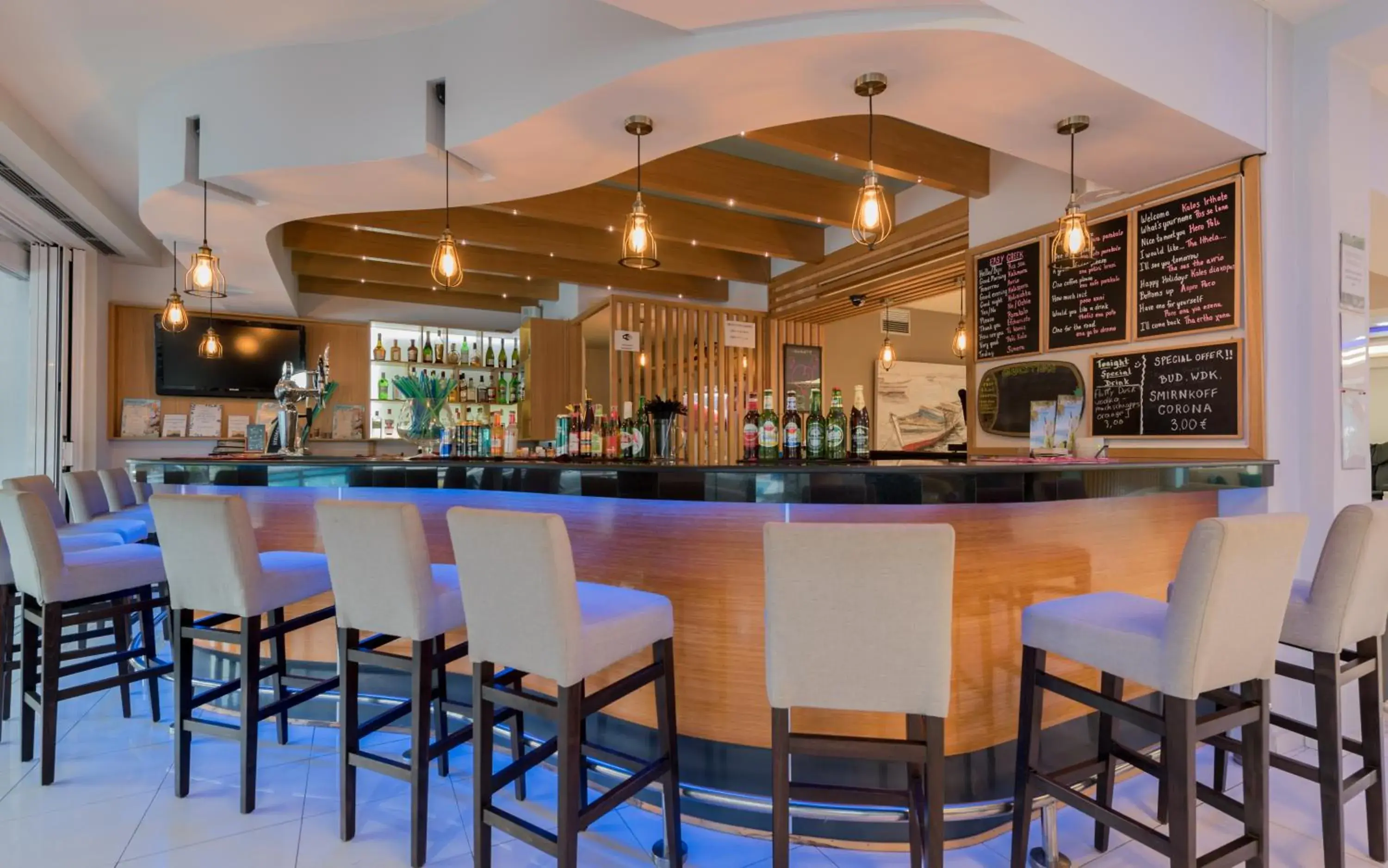 Property building in Dennys Inn Hotel Property building in Dennys Inn Hotel