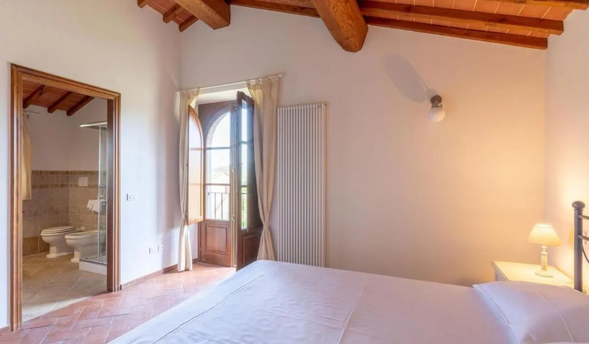 Bathroom, Bed in Poggio Cennina Resort