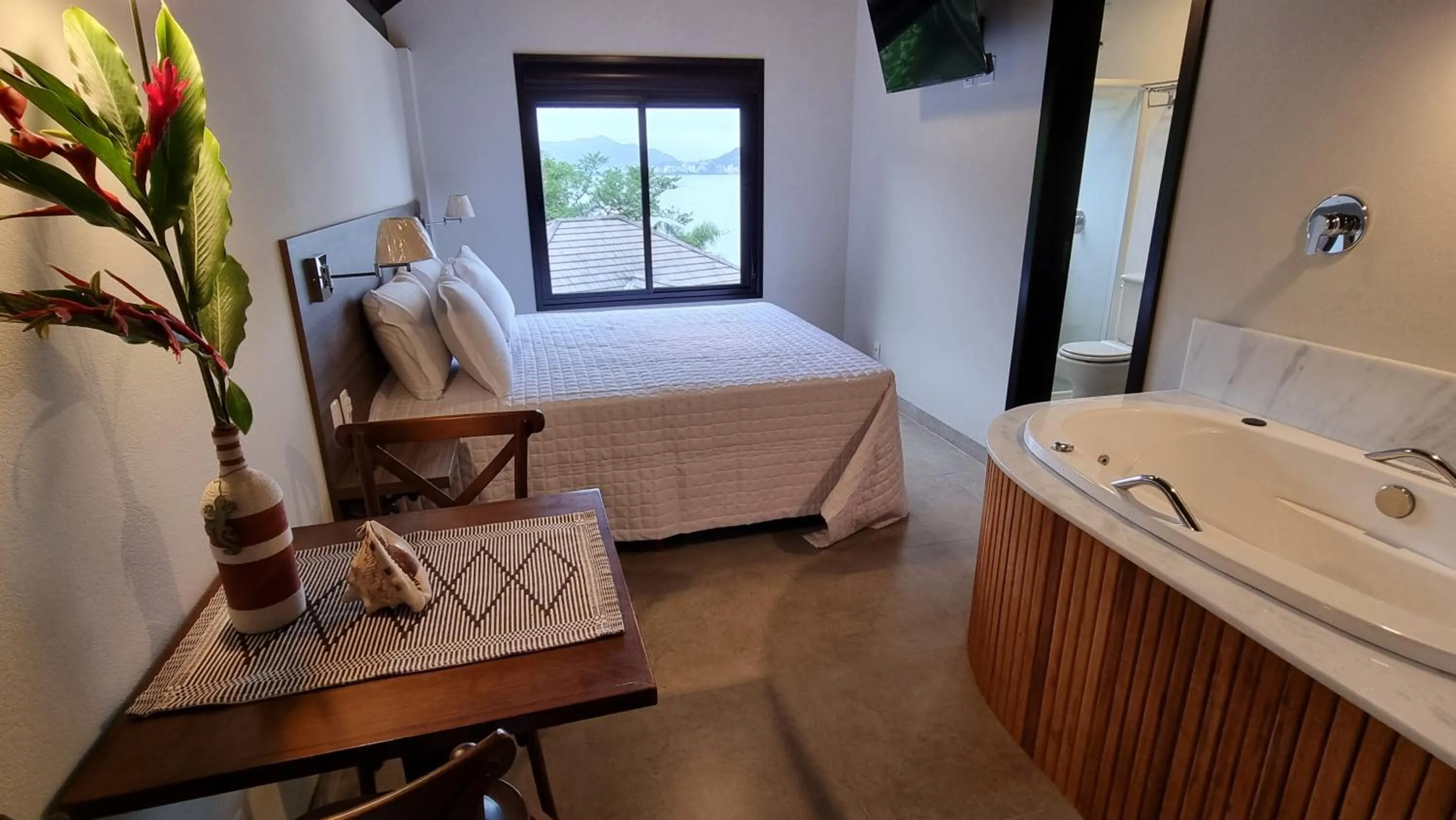 Hot Tub, Bed in Refúgio do Cacupé