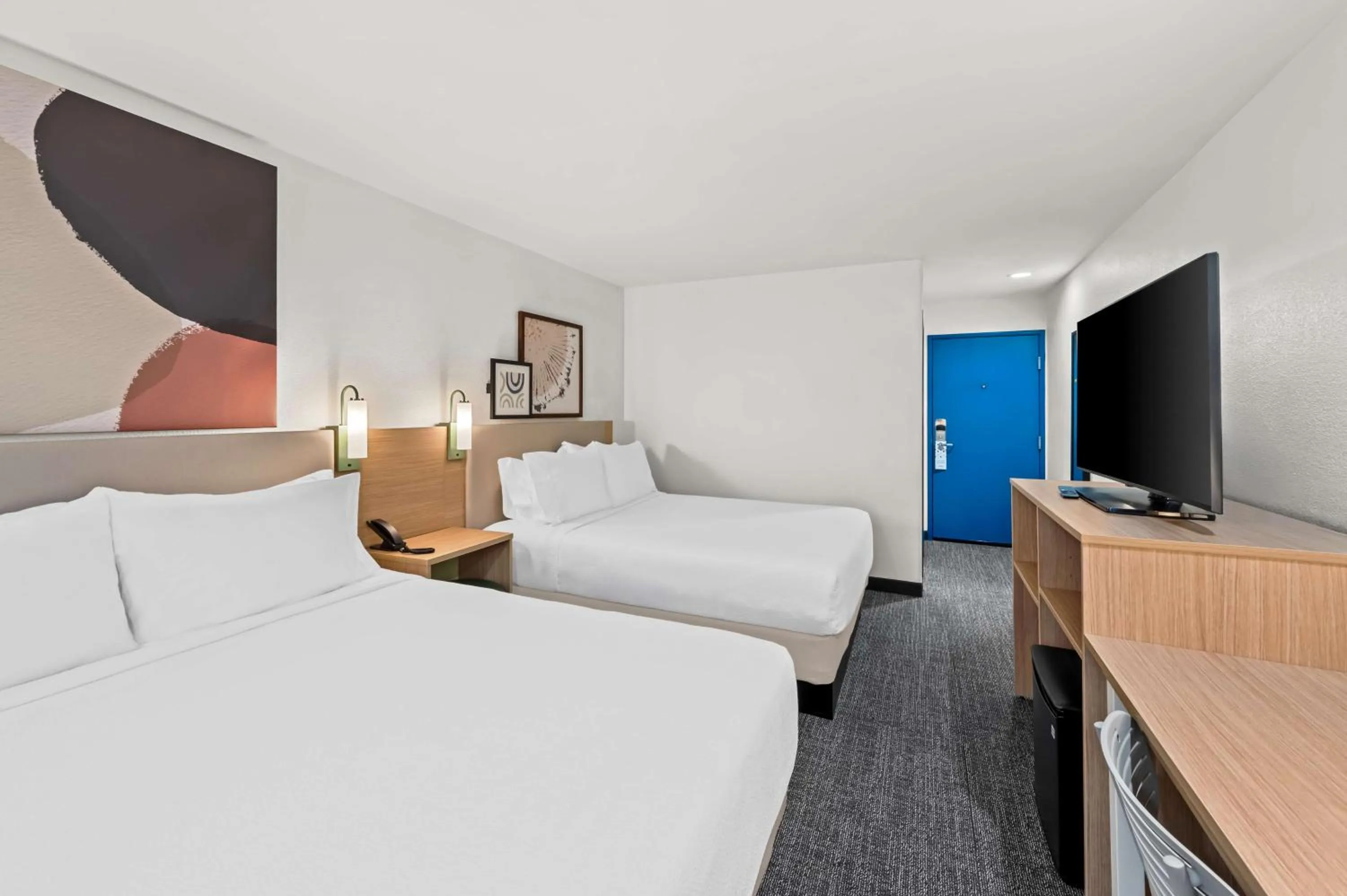 Bed in Comfort Inn & Suites Airport Dulles-Gateway