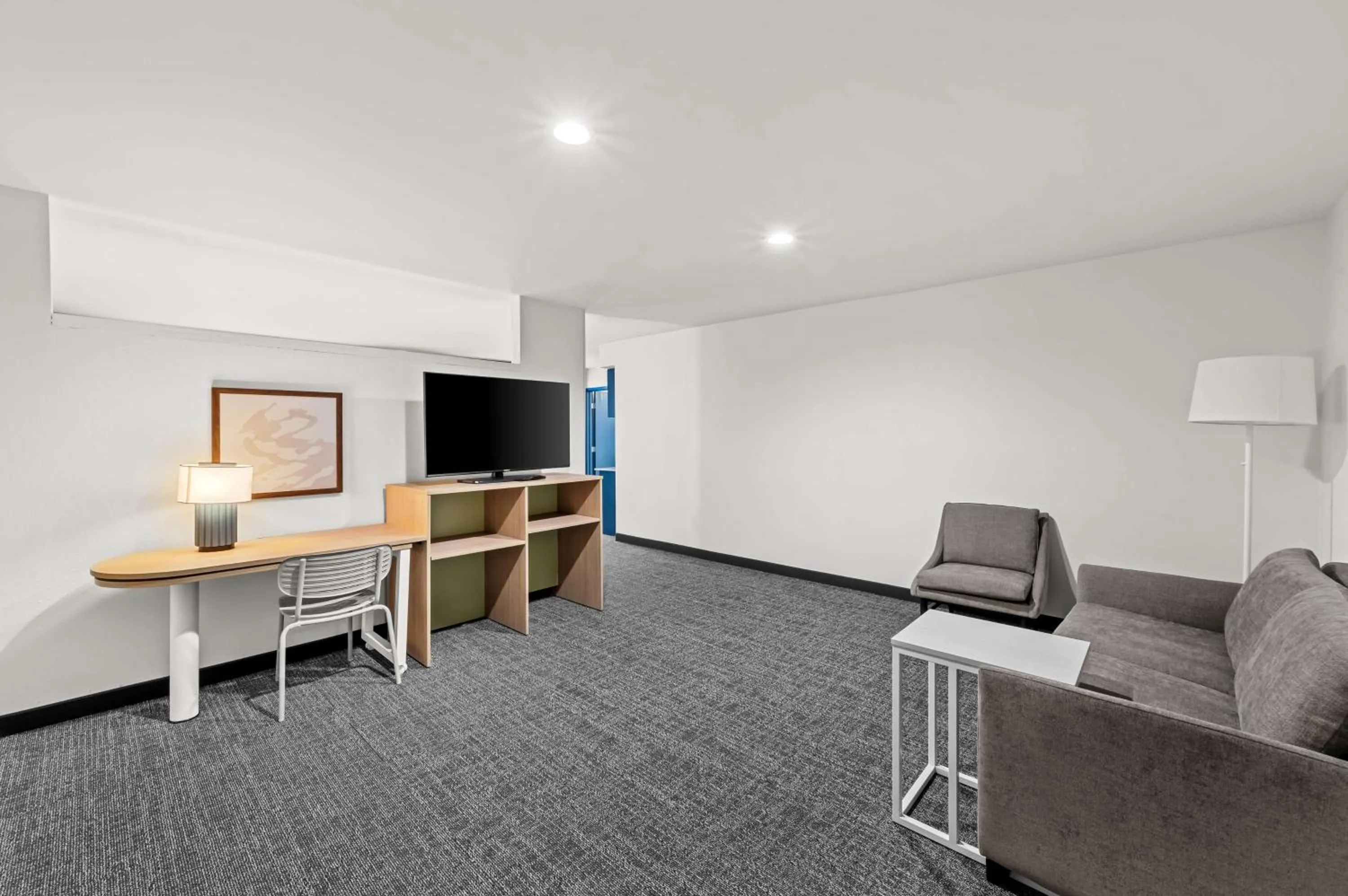 Bedroom in Comfort Inn & Suites Airport Dulles-Gateway