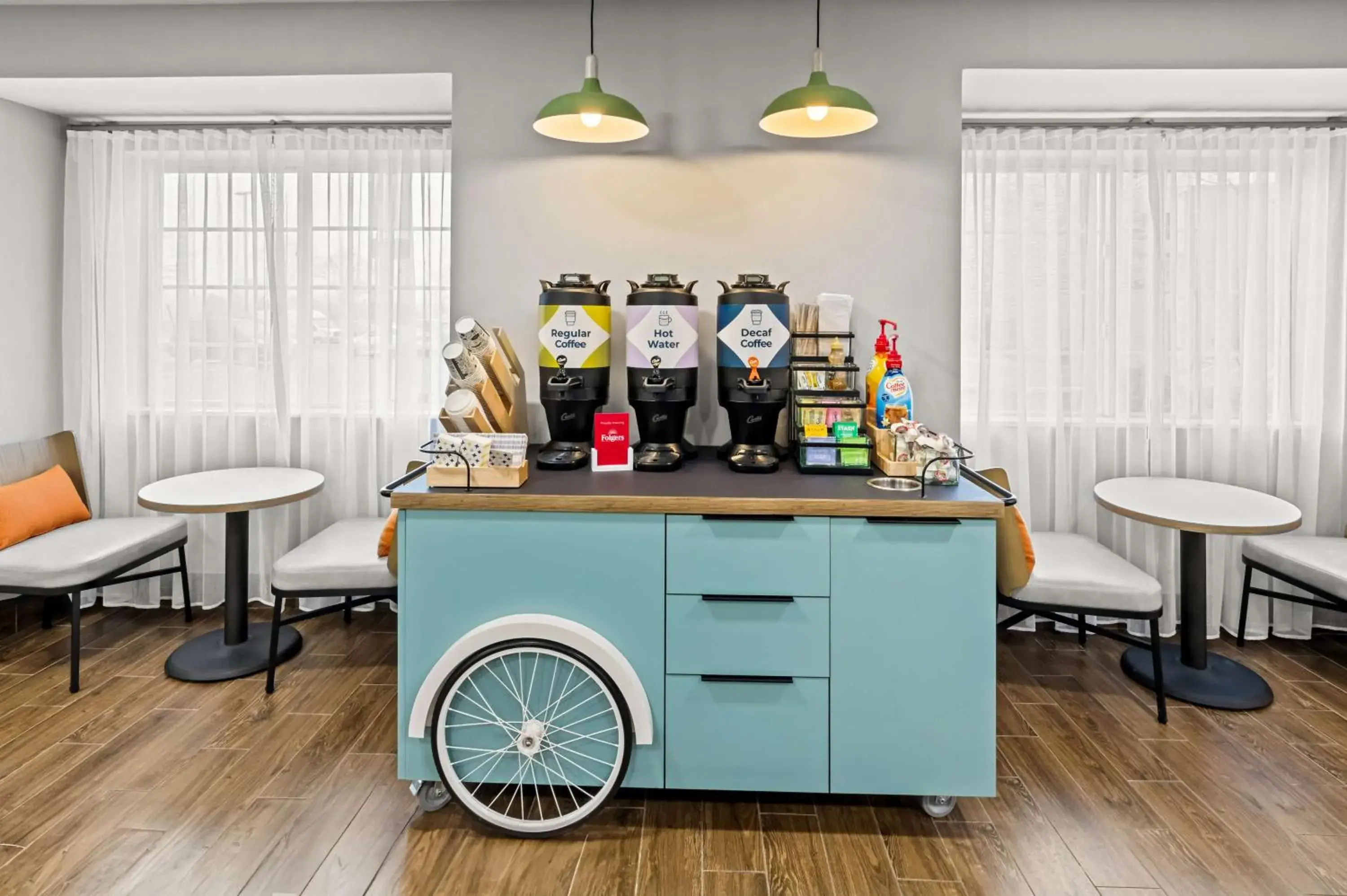 Breakfast in Comfort Inn & Suites Airport Dulles-Gateway Breakfast in Comfort Inn & Suites Airport Dulles-Gateway