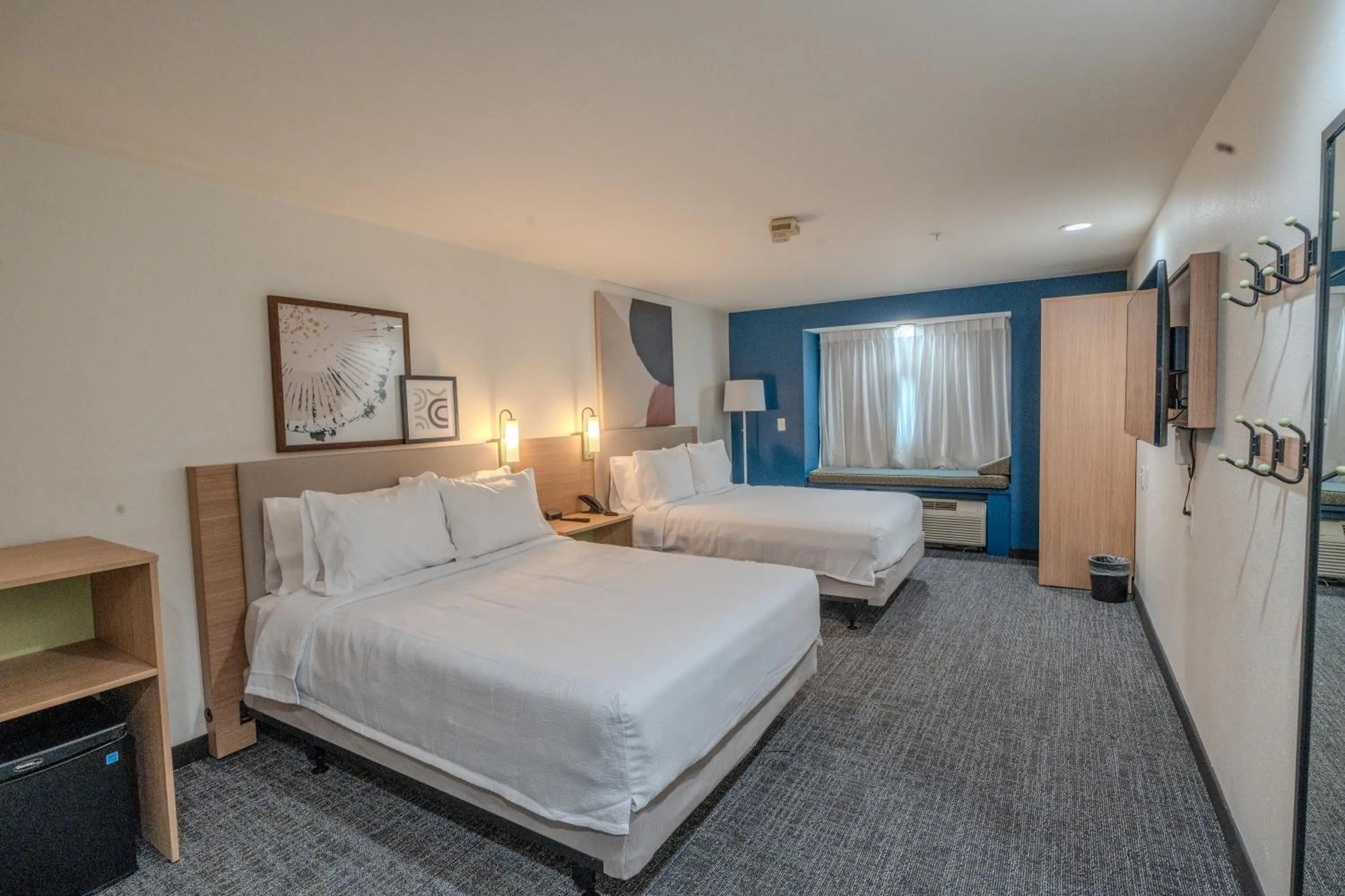 Bed in Comfort Inn & Suites Airport Dulles-Gateway