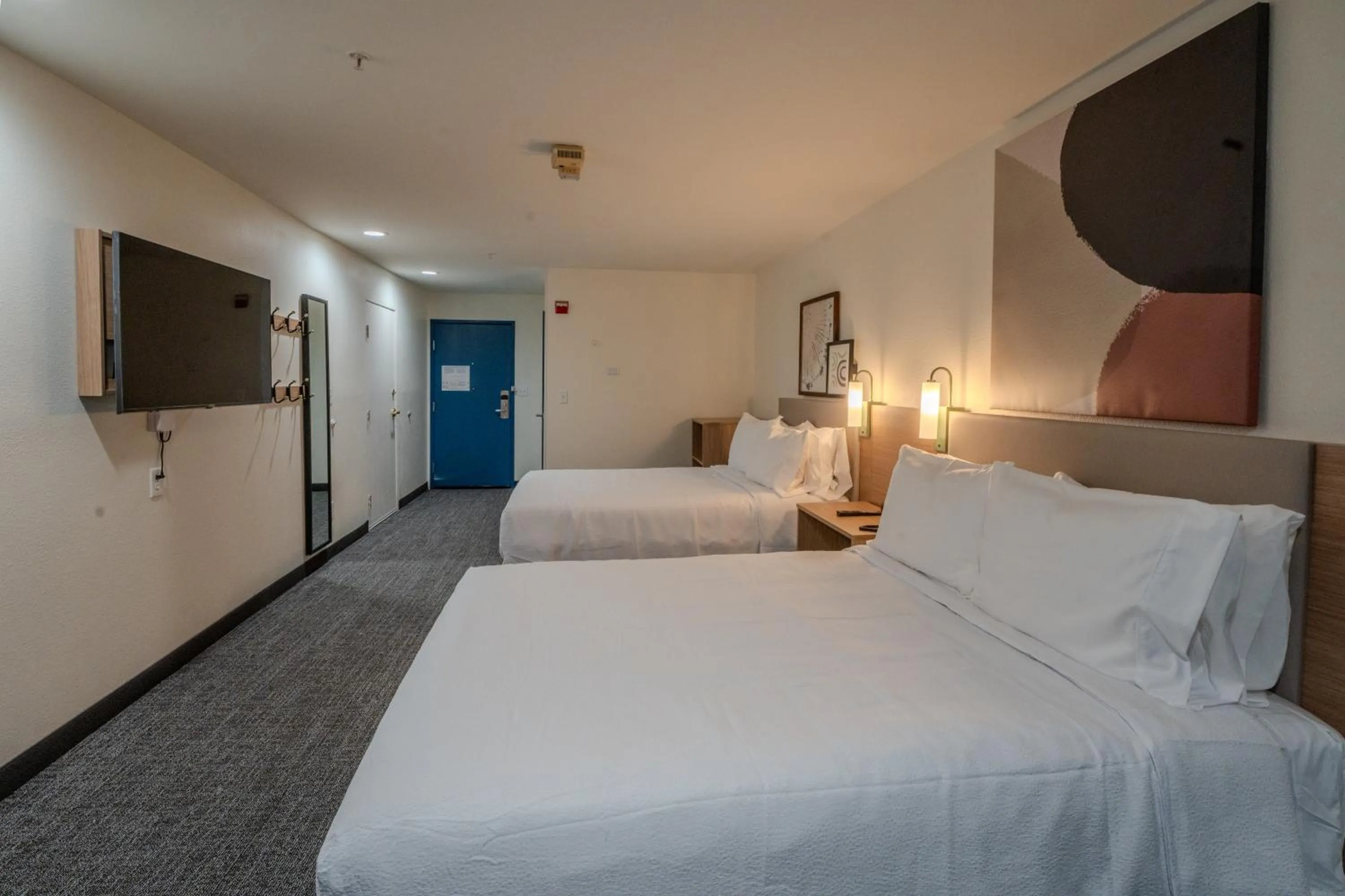 Bed in Comfort Inn & Suites Airport Dulles-Gateway