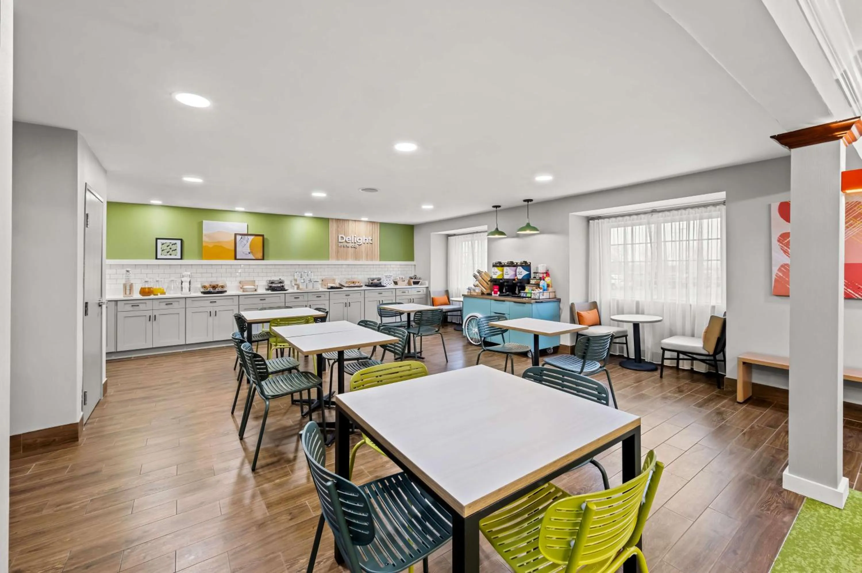 Breakfast in Comfort Inn & Suites Airport Dulles-Gateway