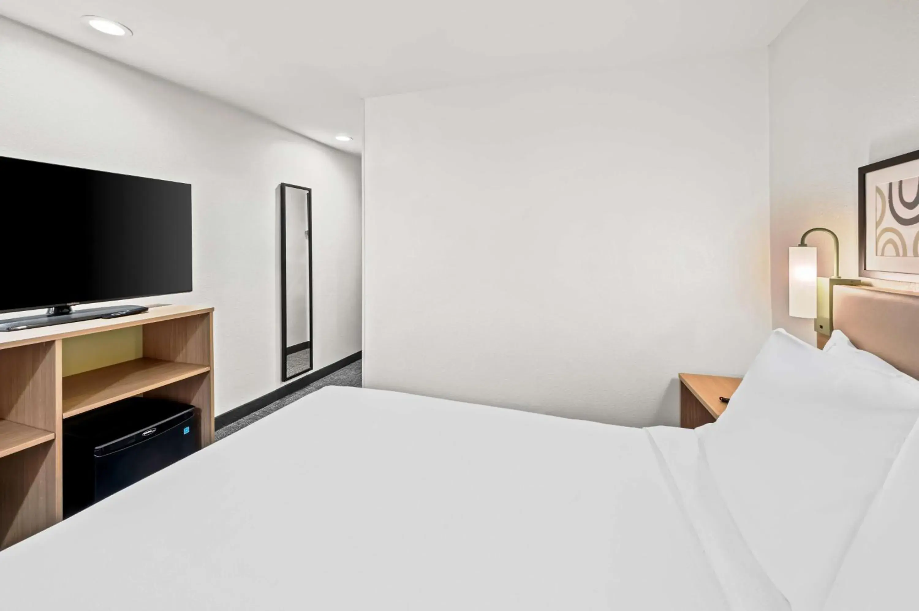 Bed in Comfort Inn & Suites Airport Dulles-Gateway Bed in Comfort Inn & Suites Airport Dulles-Gateway