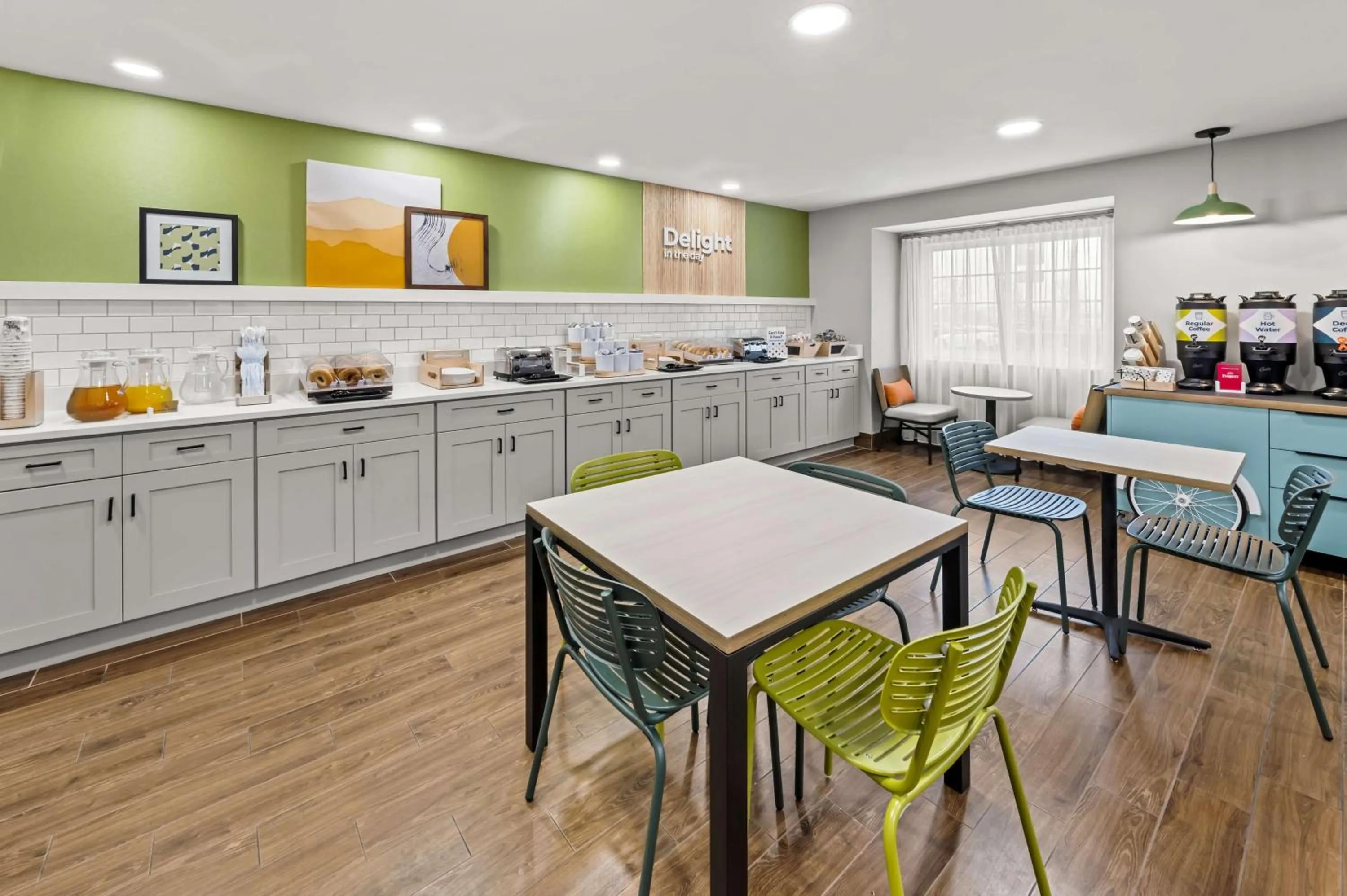 Breakfast in Comfort Inn & Suites Airport Dulles-Gateway