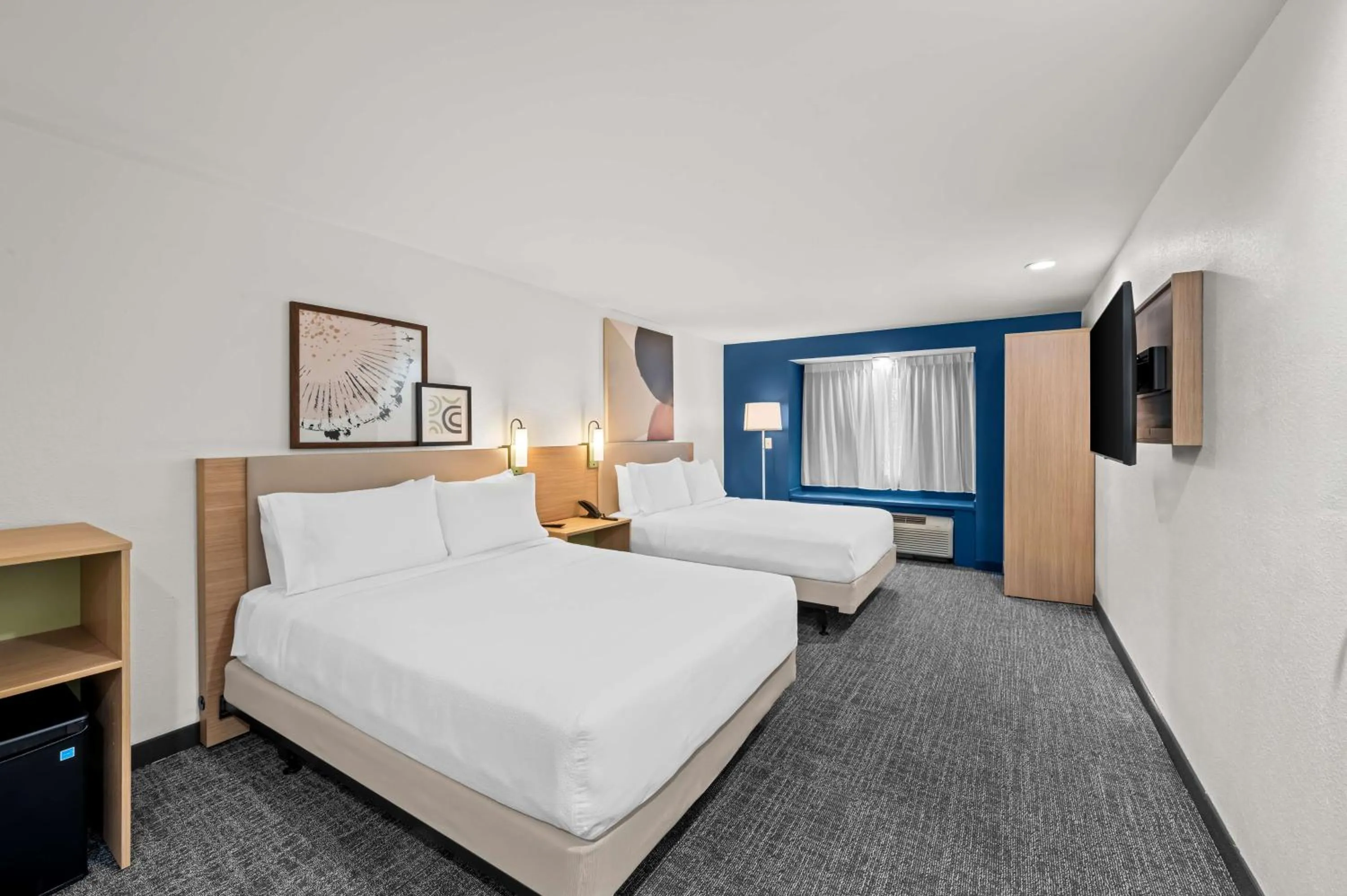 Bed in Comfort Inn & Suites Airport Dulles-Gateway