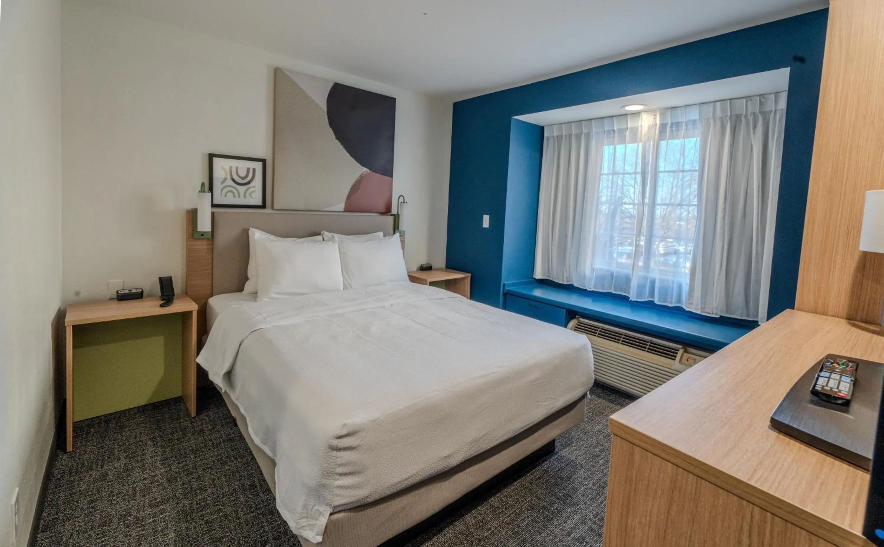 Bed in Comfort Inn & Suites Airport Dulles-Gateway