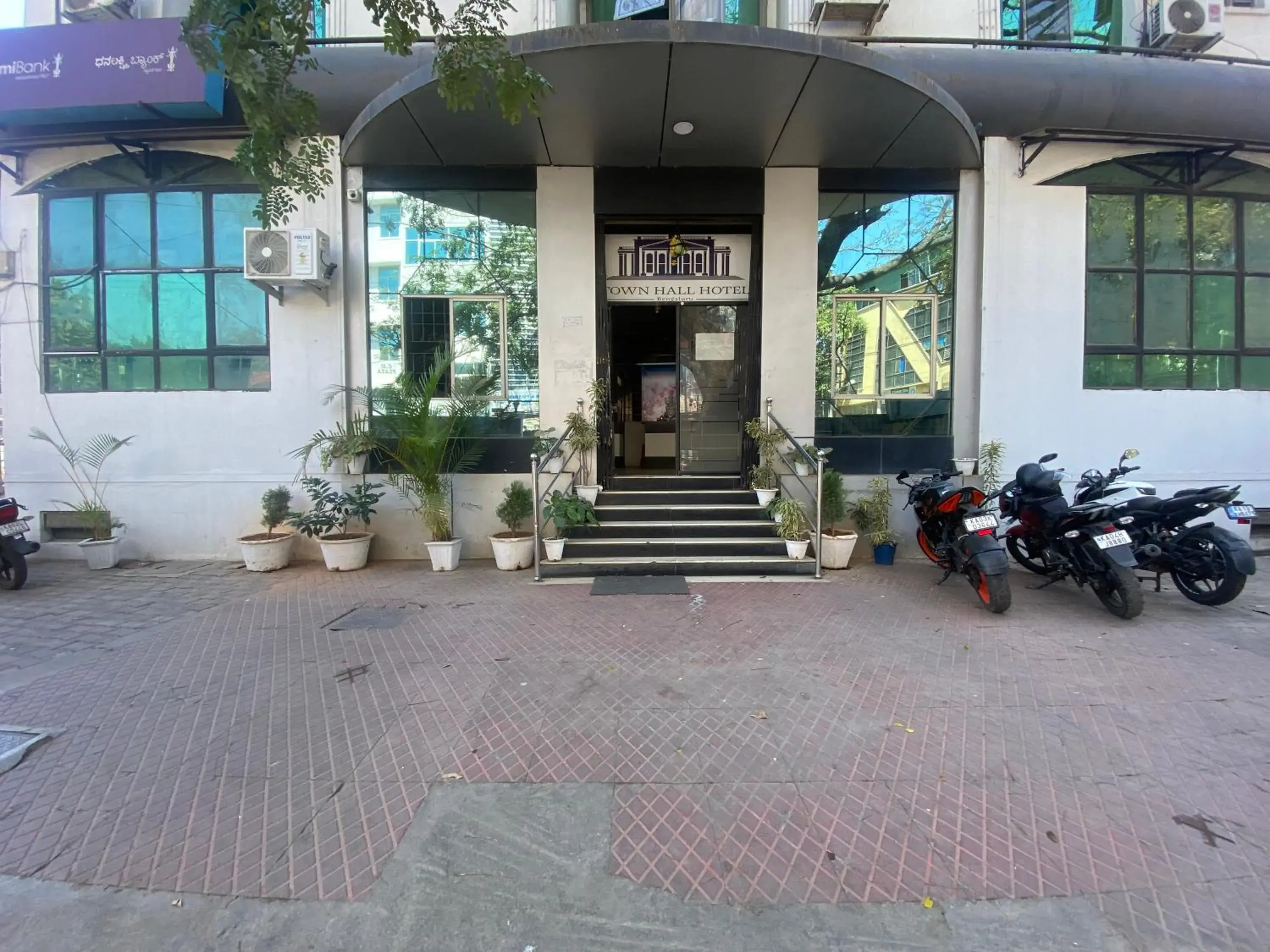 Facade/entrance in Hotel Townhall Facade/entrance in Hotel Townhall