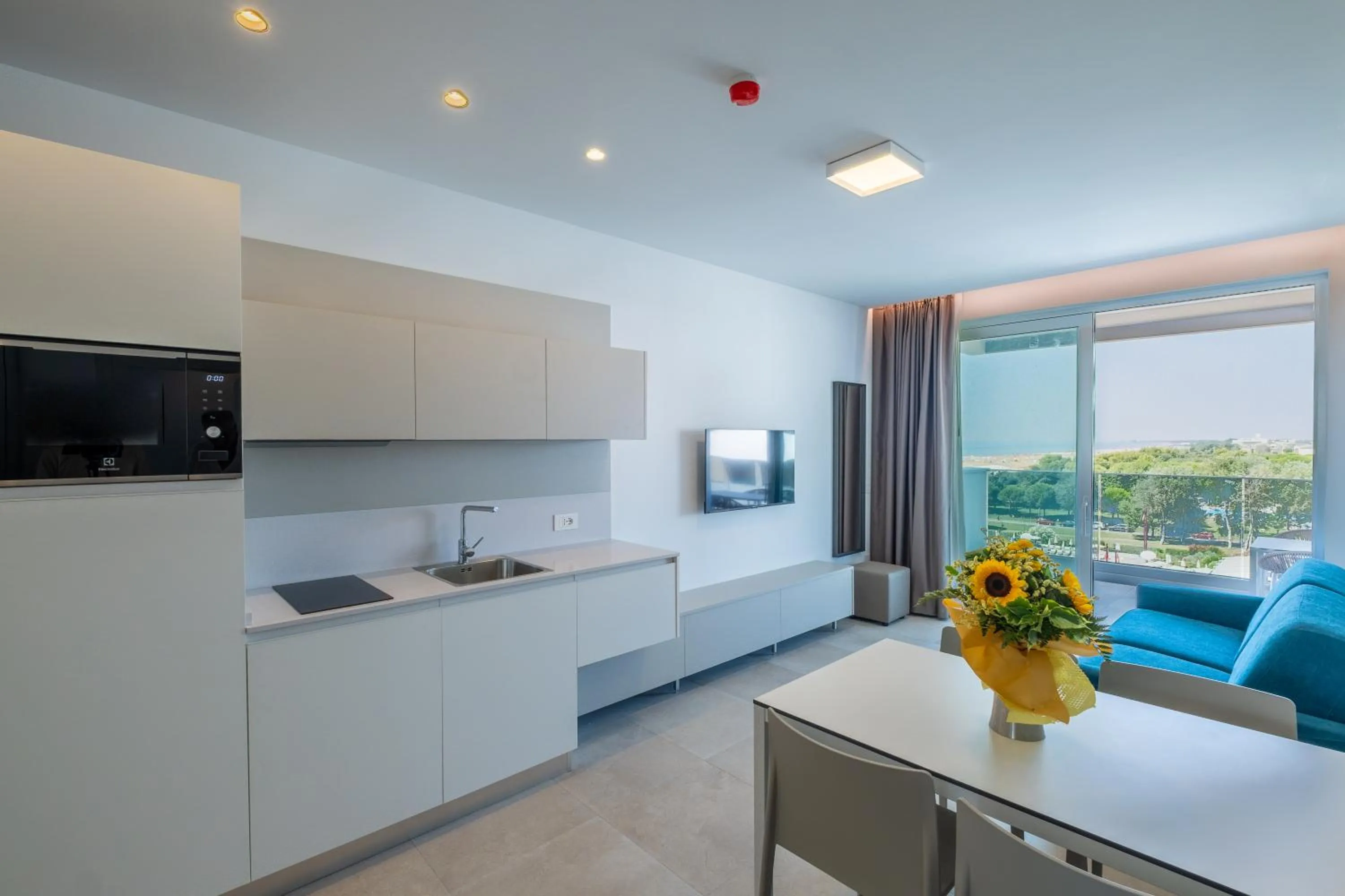 TV and multimedia in ApartHotel Panorama Beach