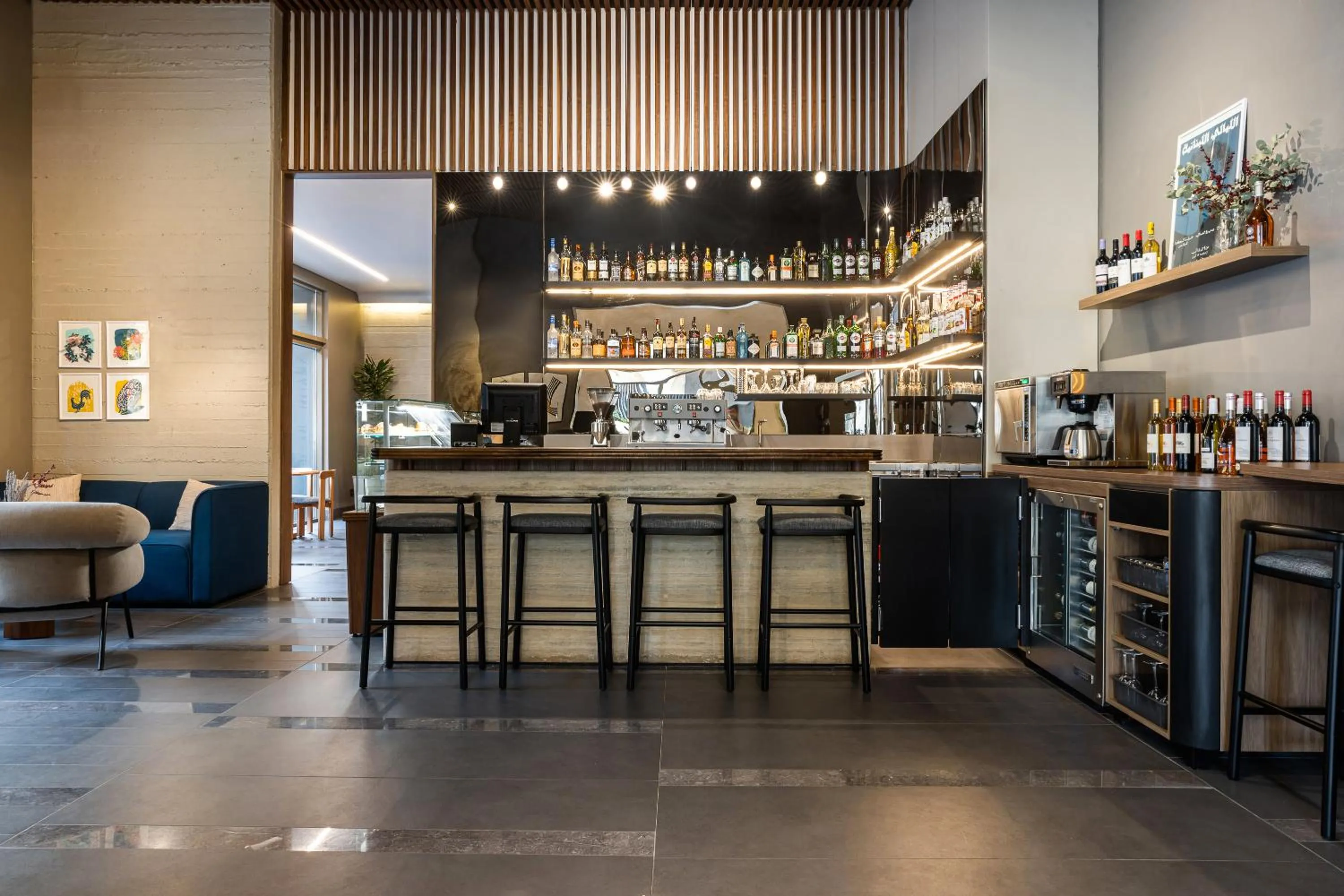 Lounge or bar in ZUR Studios and Suites