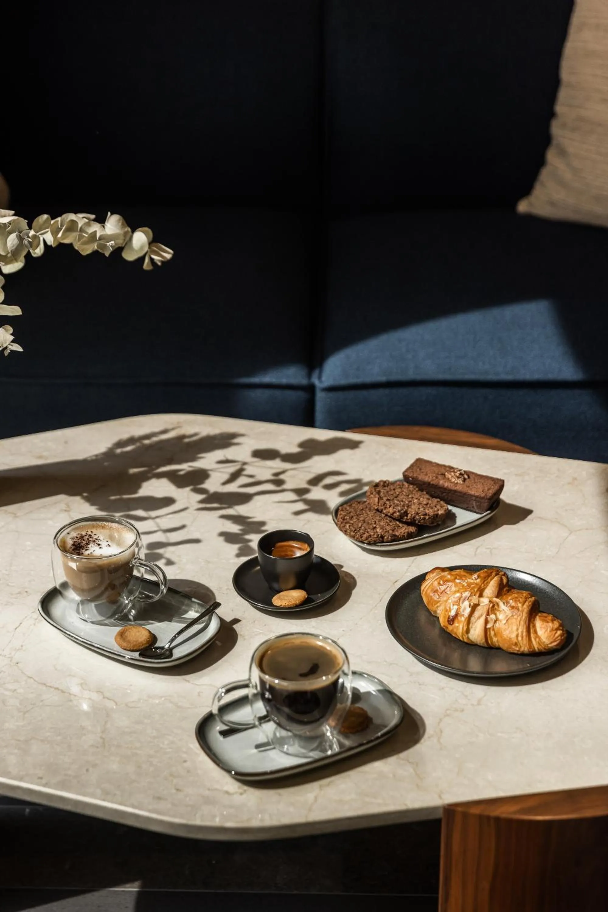 Coffee/tea facilities in ZUR Studios and Suites