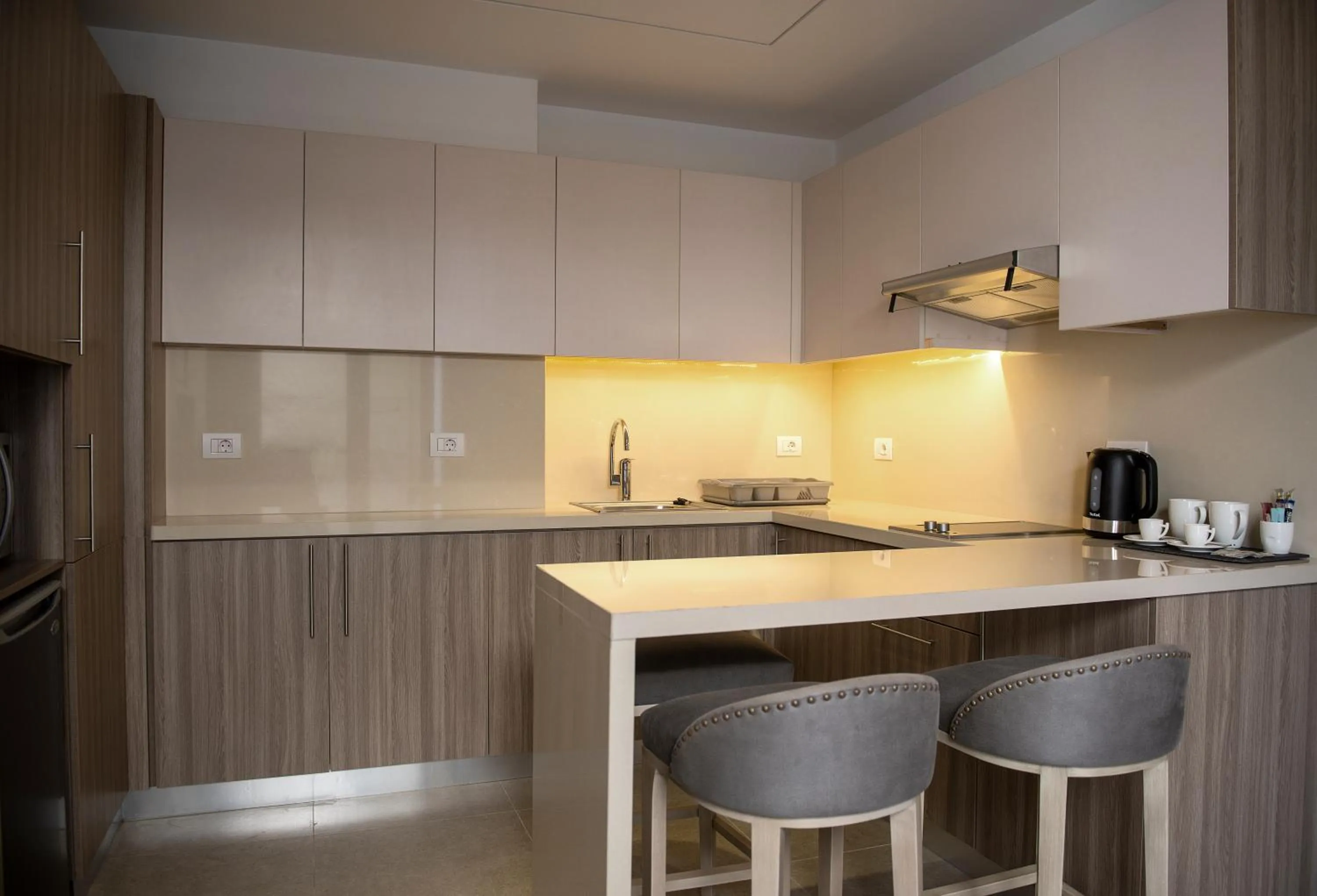 Coffee/tea facilities in ZUR Studios and Suites