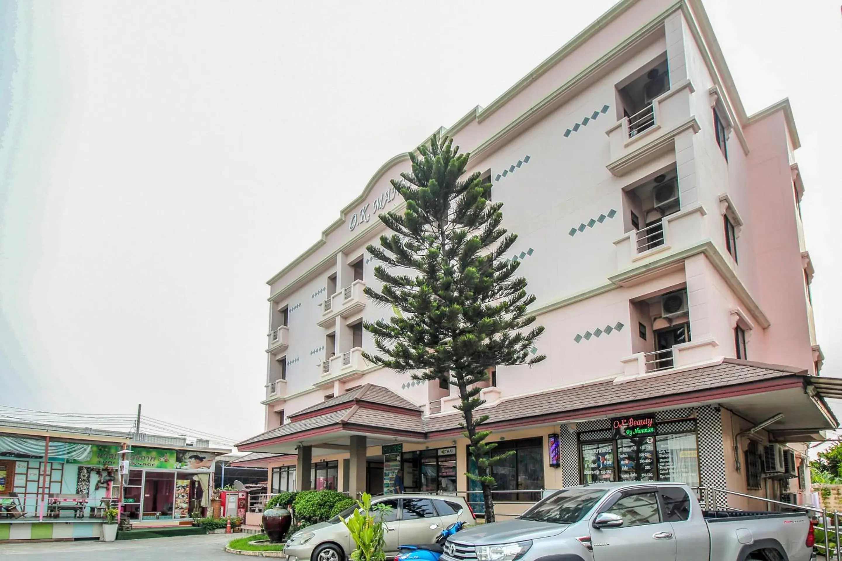 Facade/entrance in Ok Home Airport Facade/entrance in Ok Home Airport
