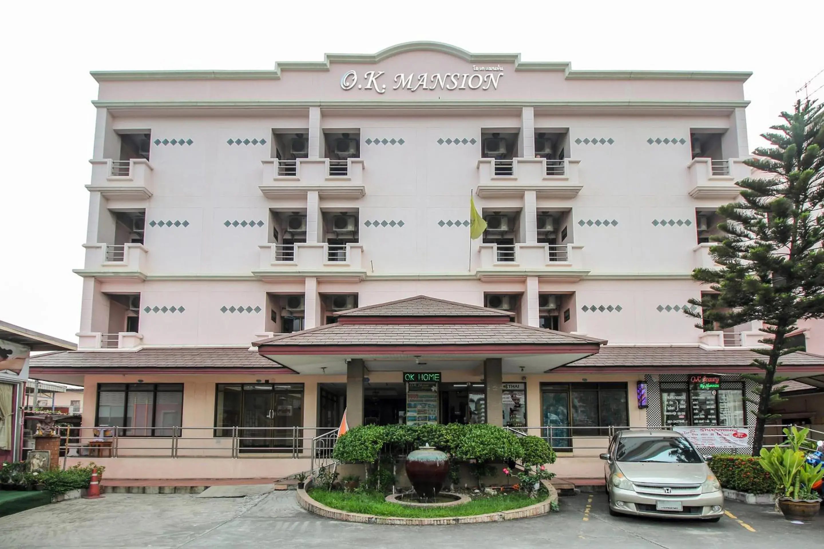 Facade/entrance in Ok Home Airport Facade/entrance in Ok Home Airport