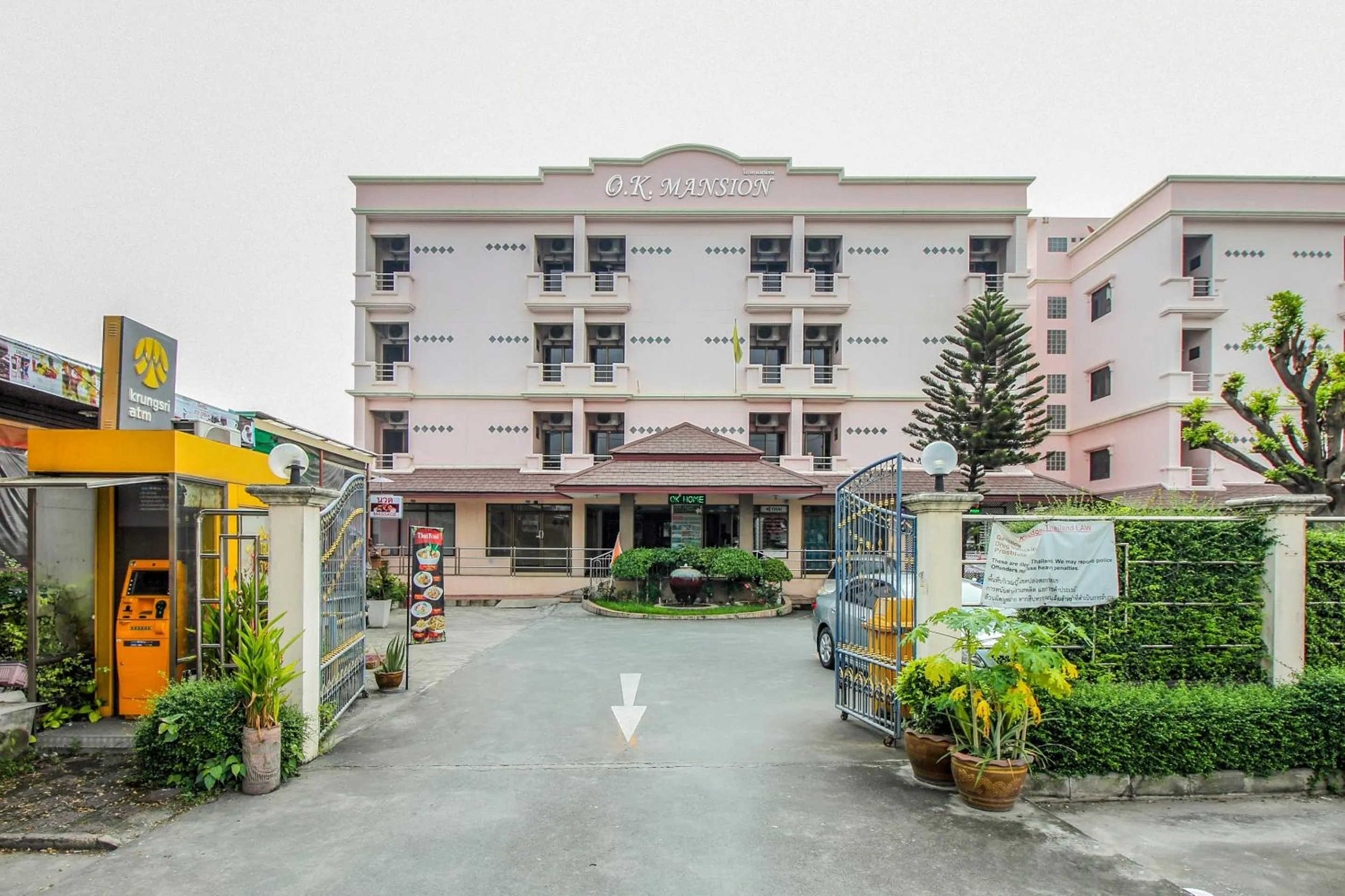 Facade/entrance in Ok Home Airport