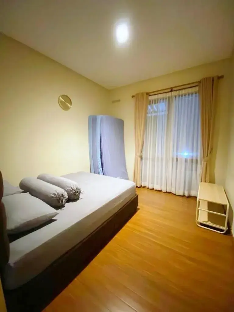 Bed in Luxurious Modern Villa at Vimala Hills Bed in Luxurious Modern Villa at Vimala Hills