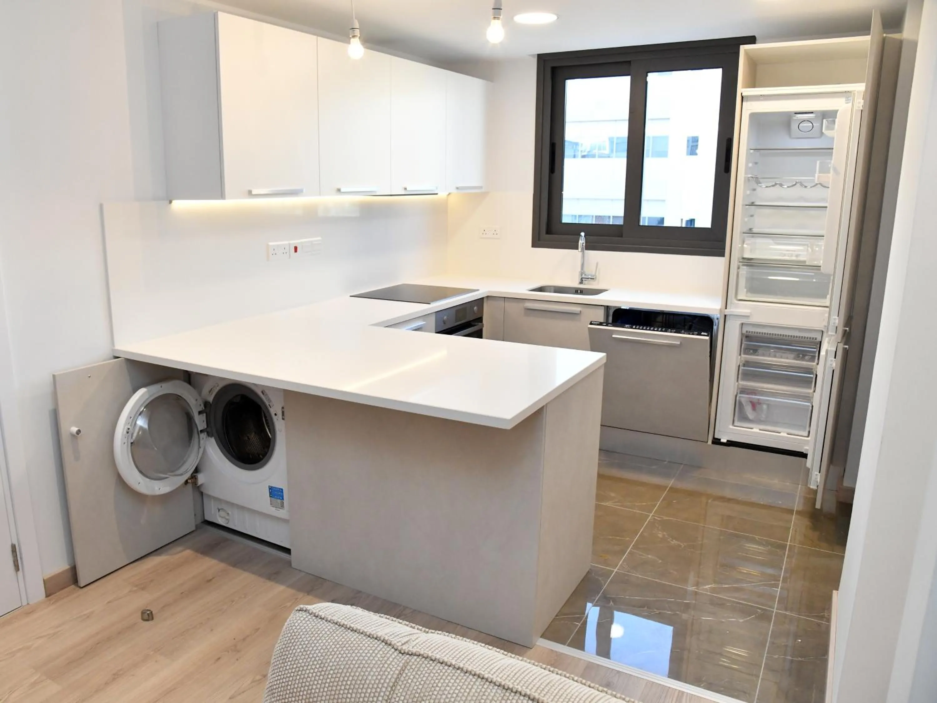 Kitchen or kitchenette in BAZ TOWER