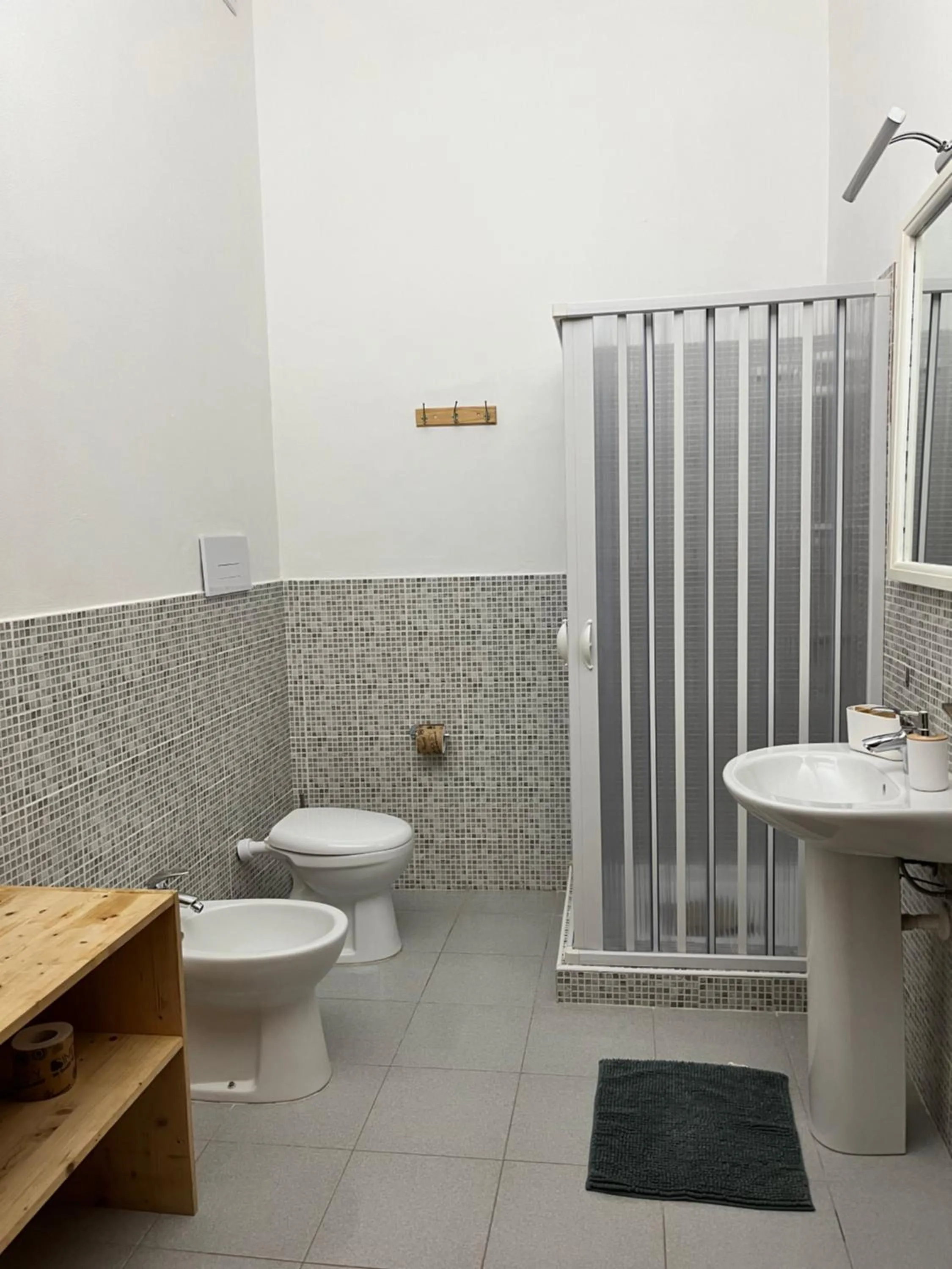 Shower in B&B Al Vecchio Pontile B&B MARSALA