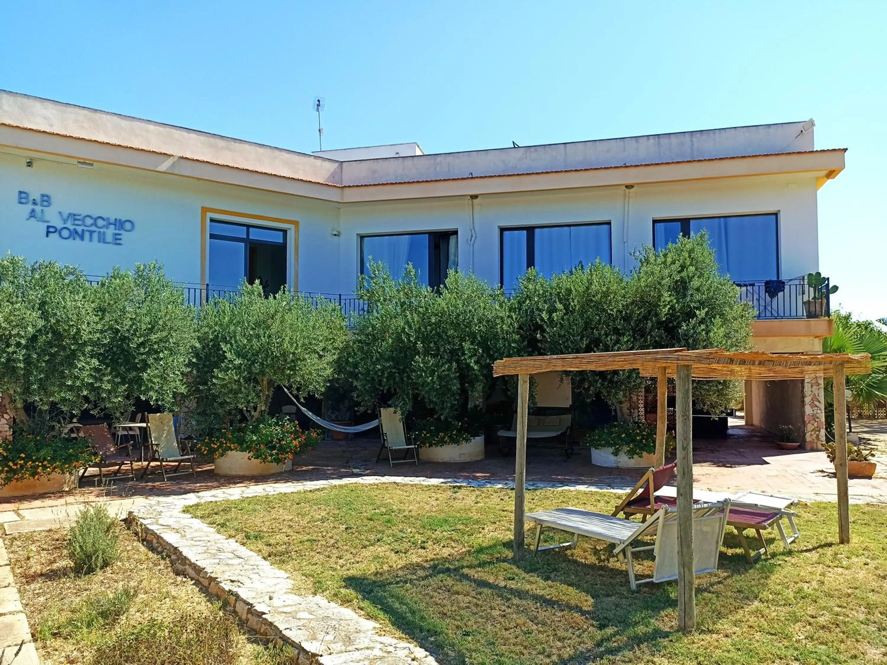 Property building in B&B Al Vecchio Pontile B&B MARSALA