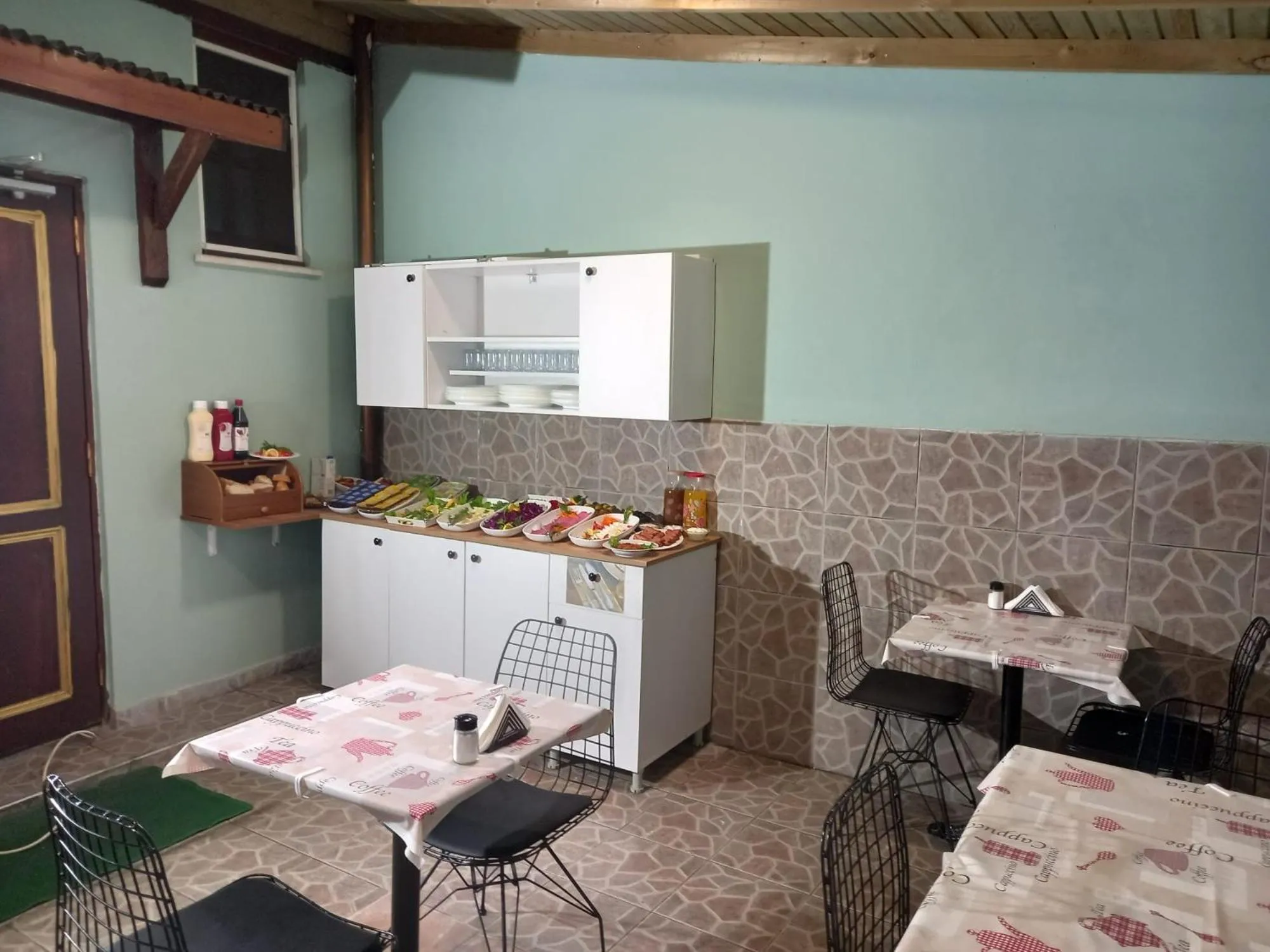 Dining area in Emirhan Guesthouse & Suites