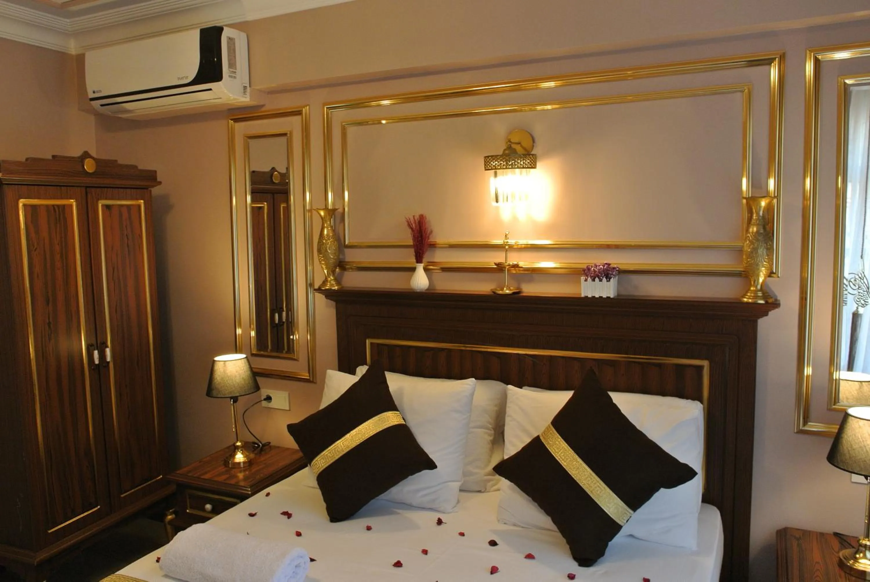 Bedroom, Bed in Emirhan Guesthouse & Suites