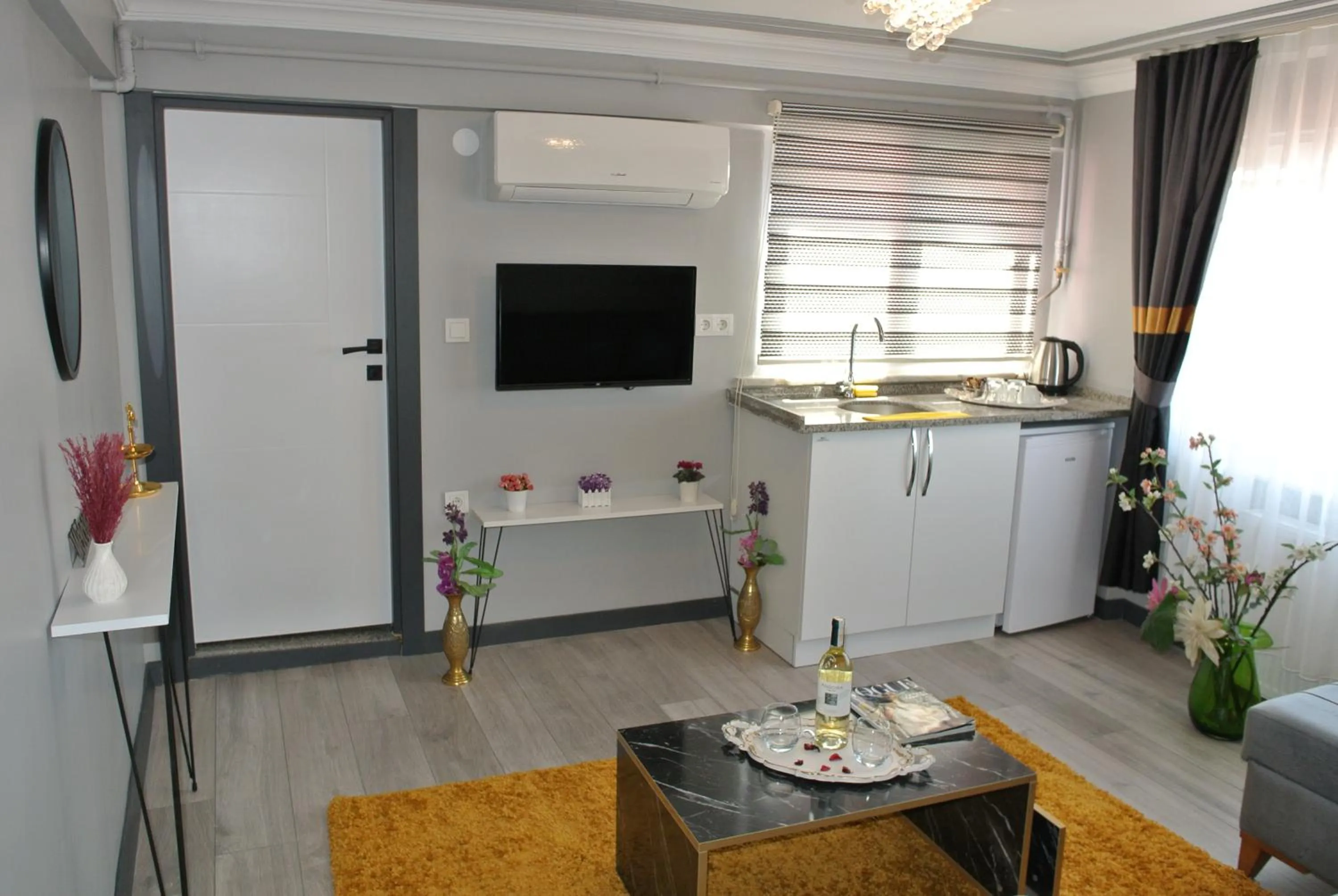 Kitchen or kitchenette in Emirhan Guesthouse & Suites