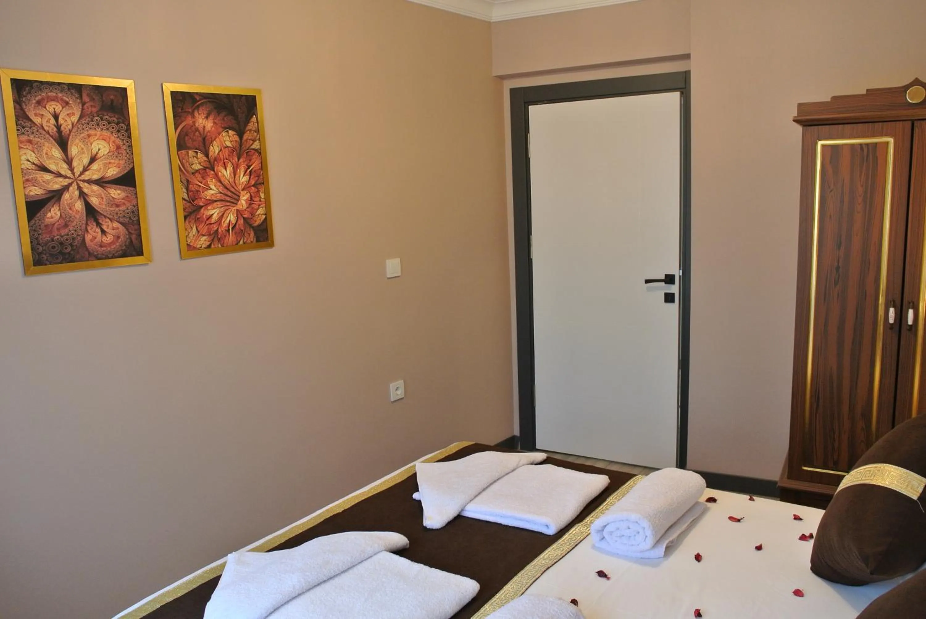 Bedroom, Bed in Emirhan Guesthouse & Suites