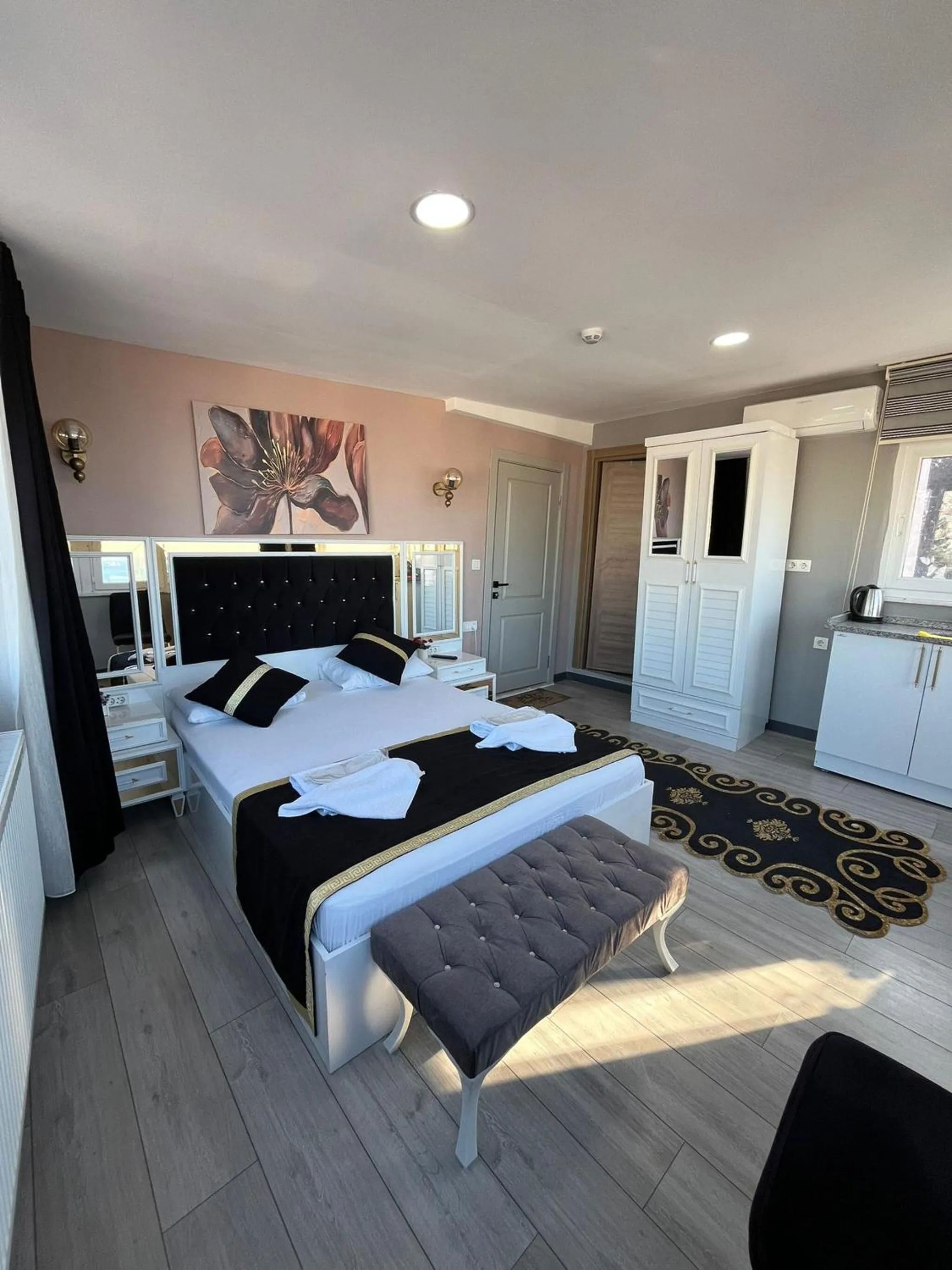 Bedroom, Bed in Emirhan Guesthouse & Suites