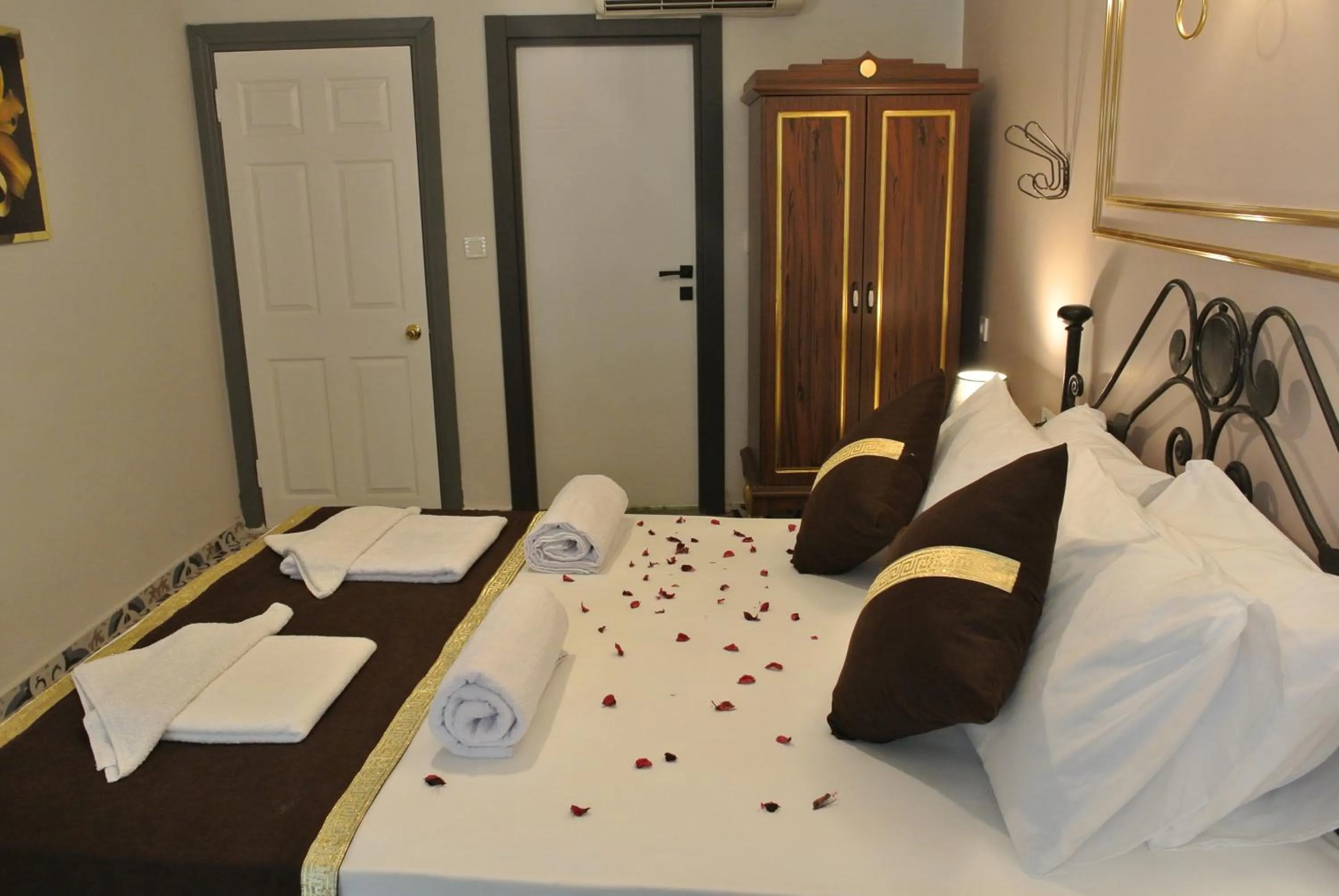 Bedroom, Bed in Emirhan Guesthouse & Suites