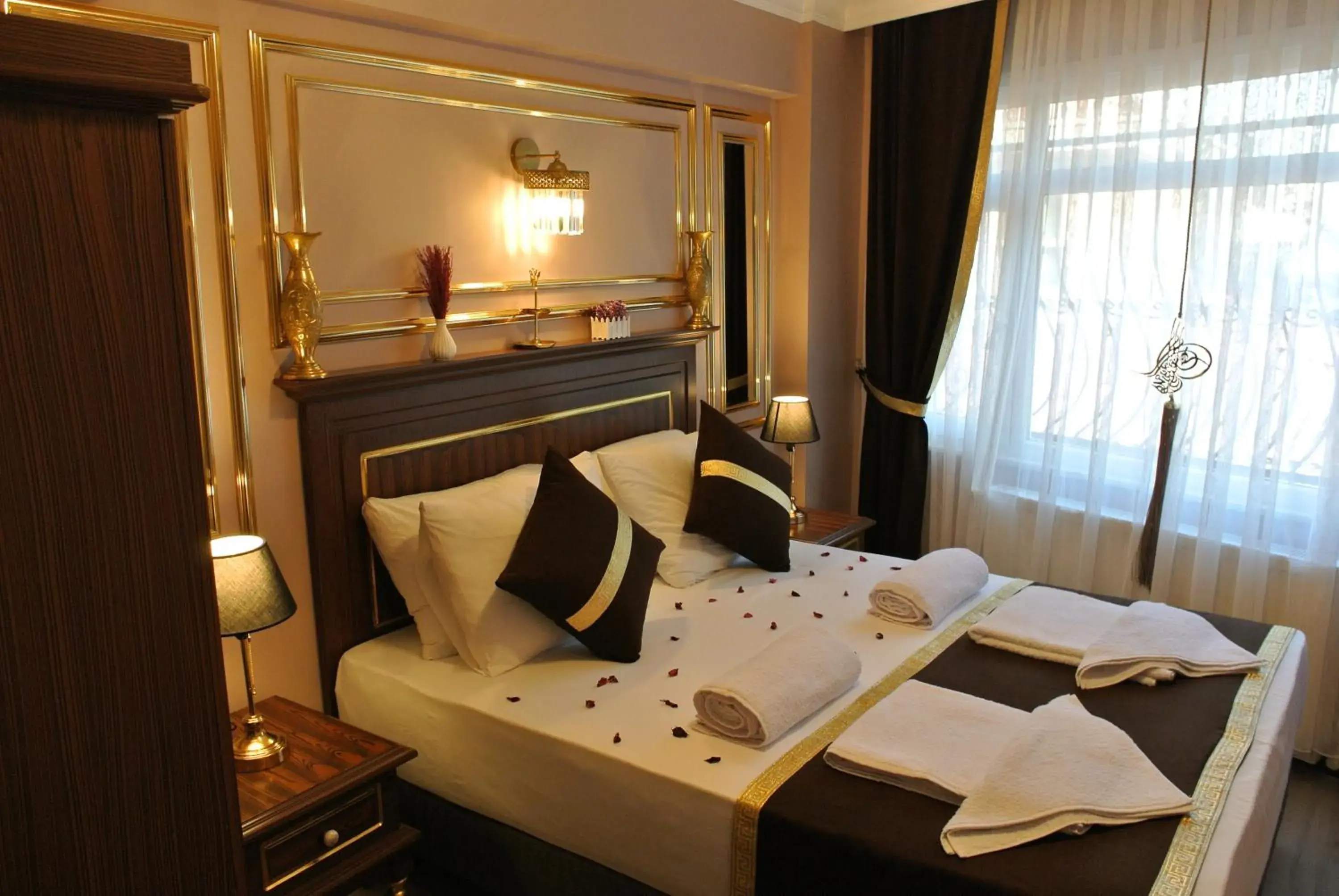 Two-Bedroom Suite in Emirhan Guesthouse & Suites Two-Bedroom Suite in Emirhan Guesthouse & Suites