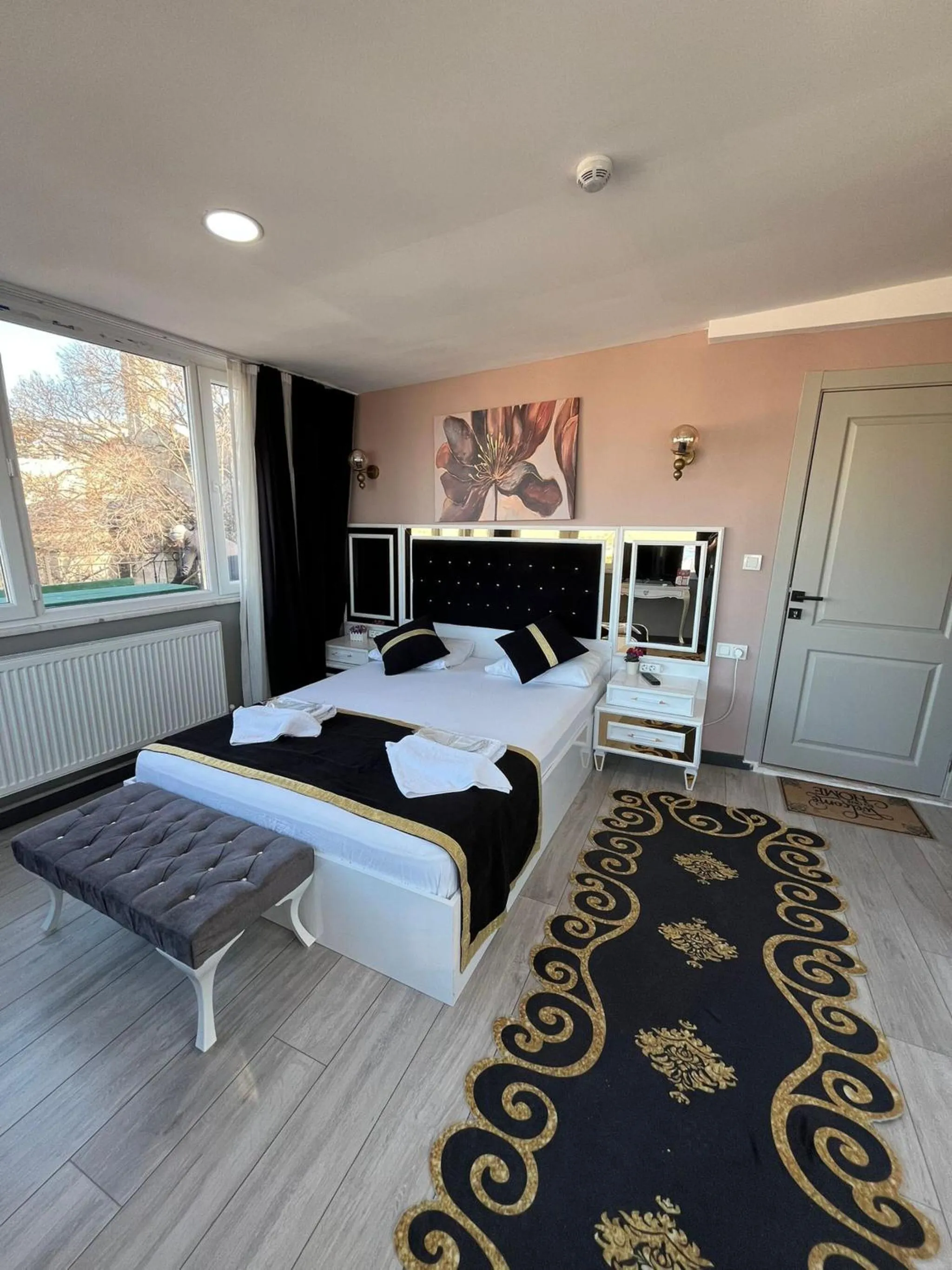 Photo of the whole room, Bed in Emirhan Guesthouse & Suites