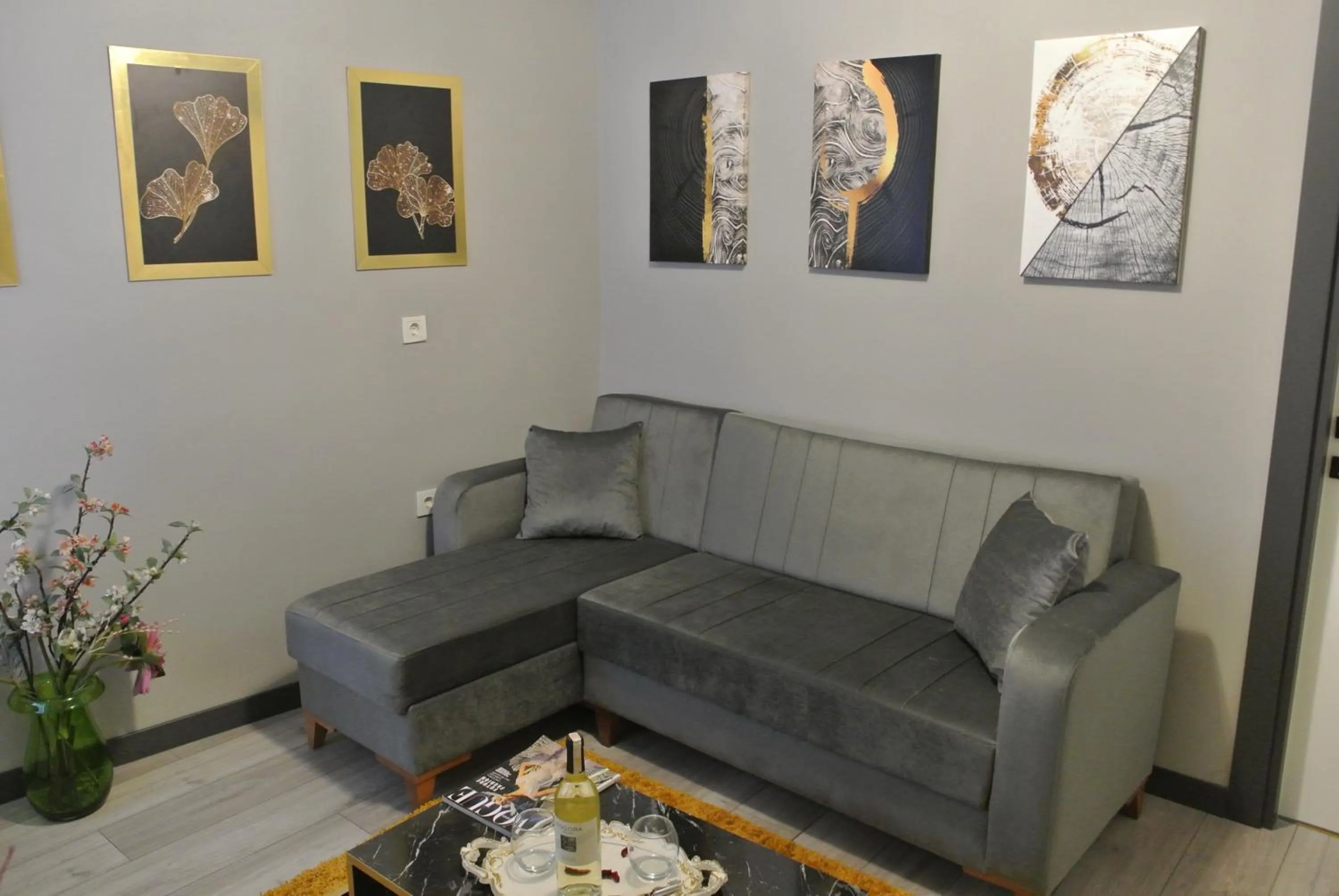 Seating area in Emirhan Guesthouse & Suites