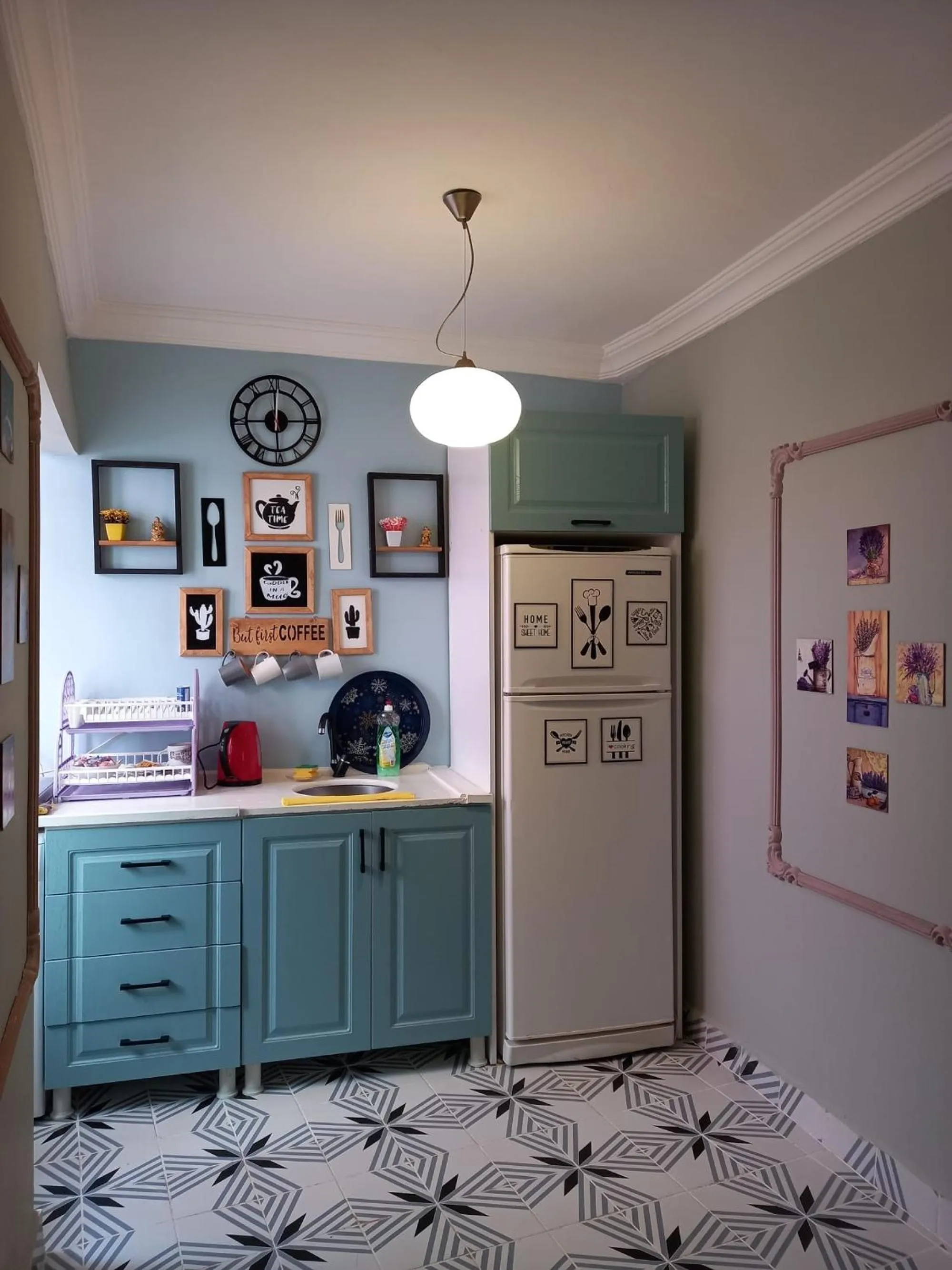 Kitchen or kitchenette in Emirhan Guesthouse & Suites