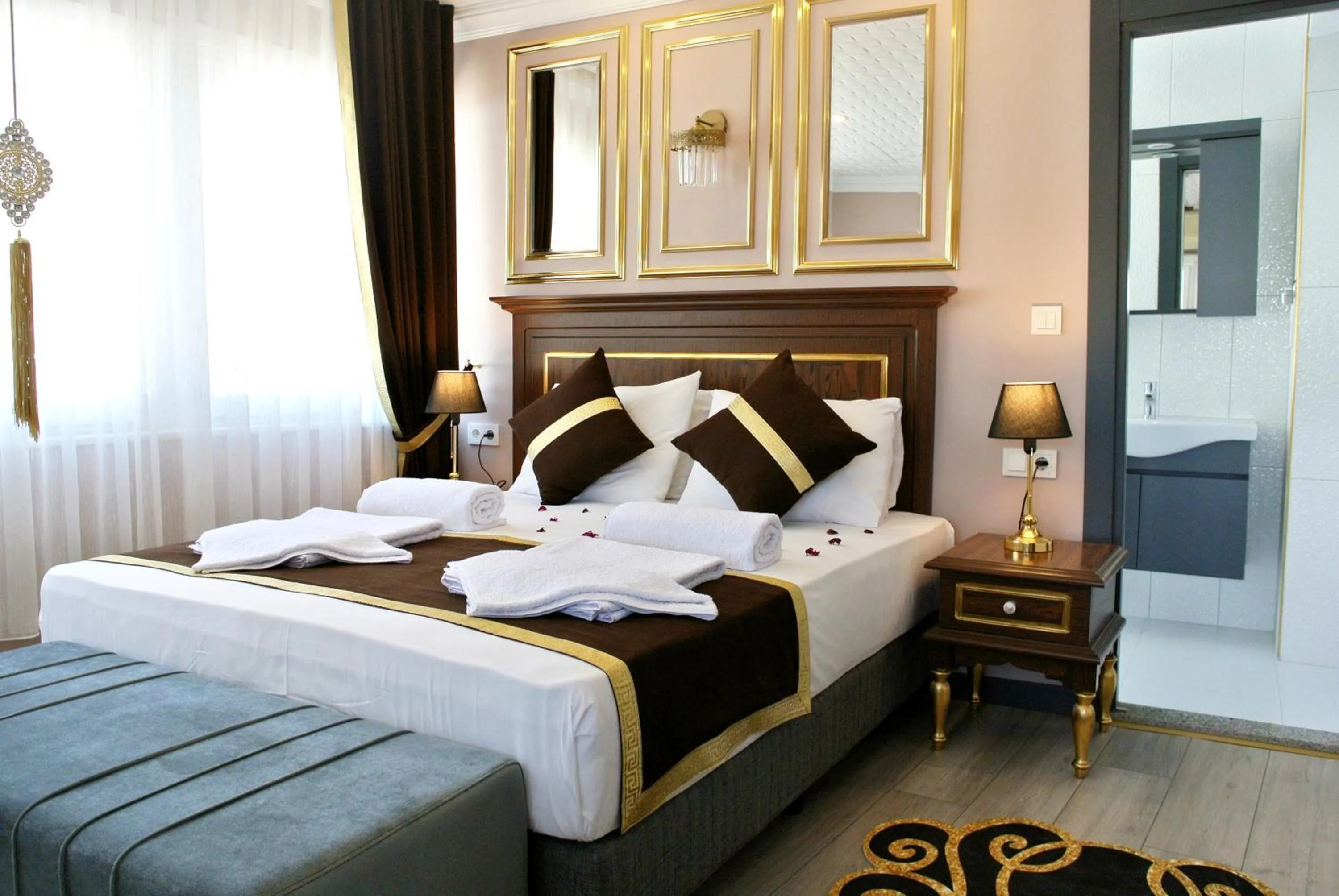 Massage, Bed in Emirhan Guesthouse & Suites