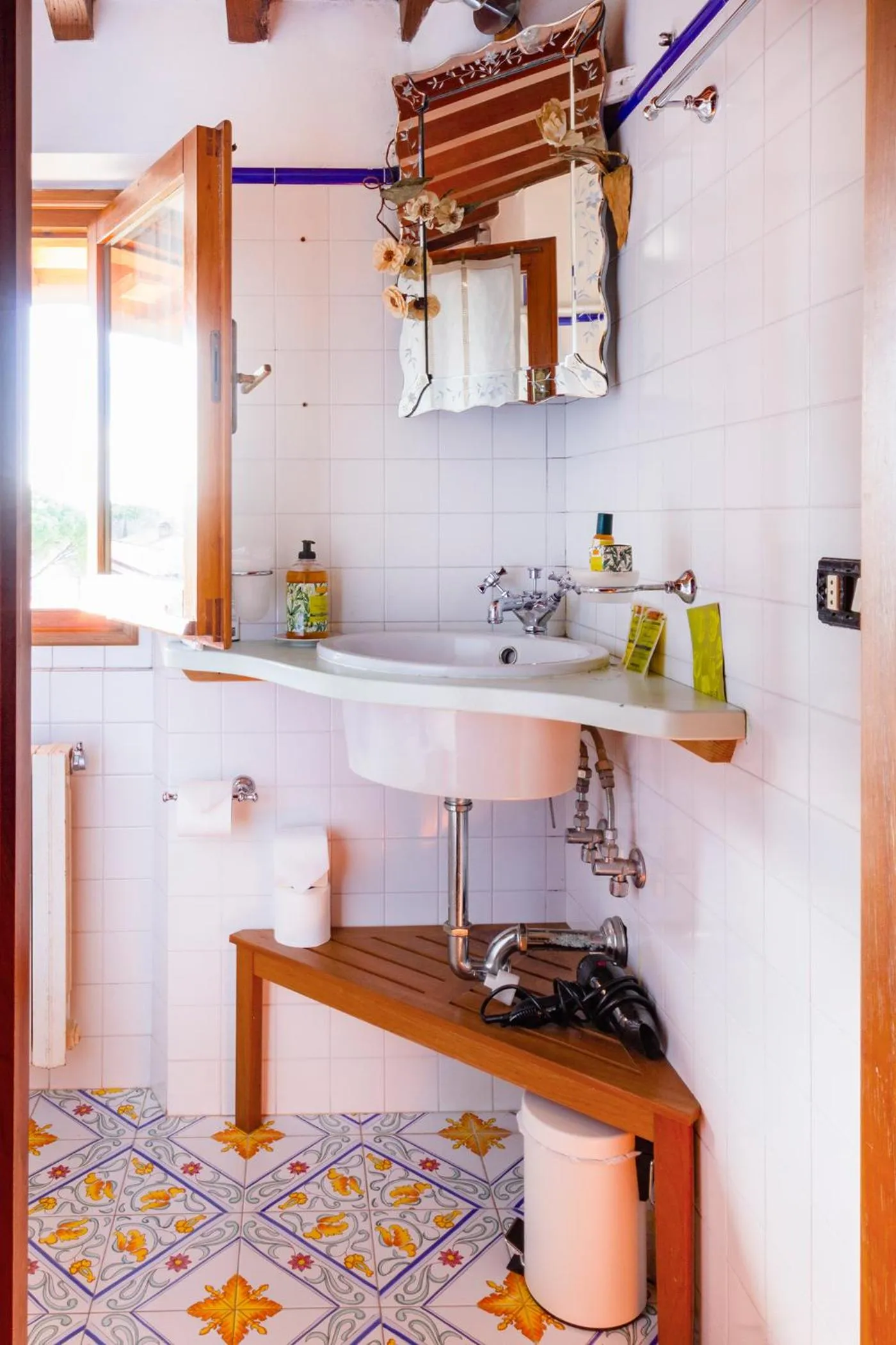 Bathroom in Rosso Del Chianti