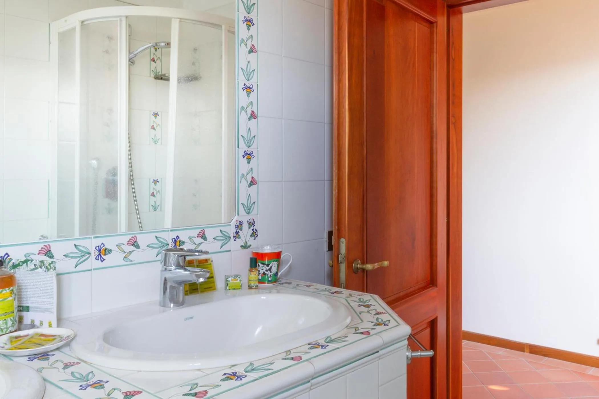 Bathroom in Rosso Del Chianti