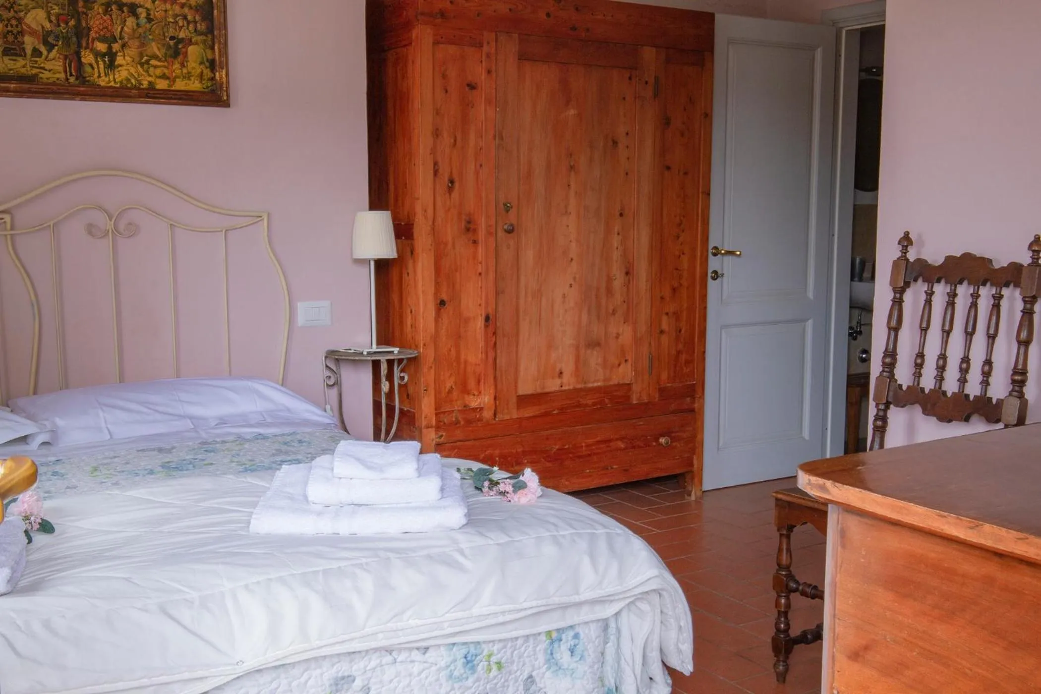 Bed in Rosso Del Chianti