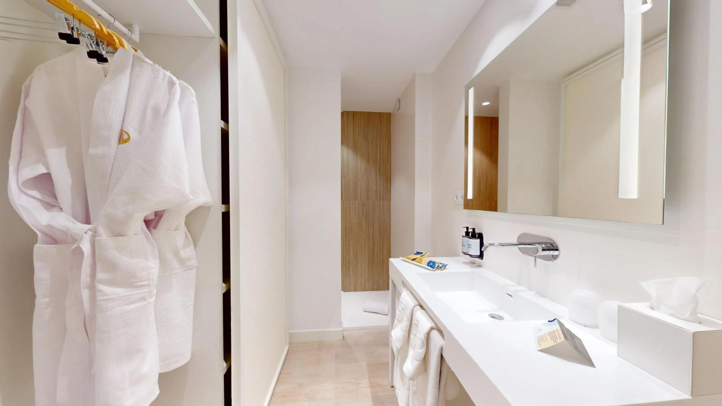 Shower in The Signature Level at Grand Palladium Sicilia Resort & Spa