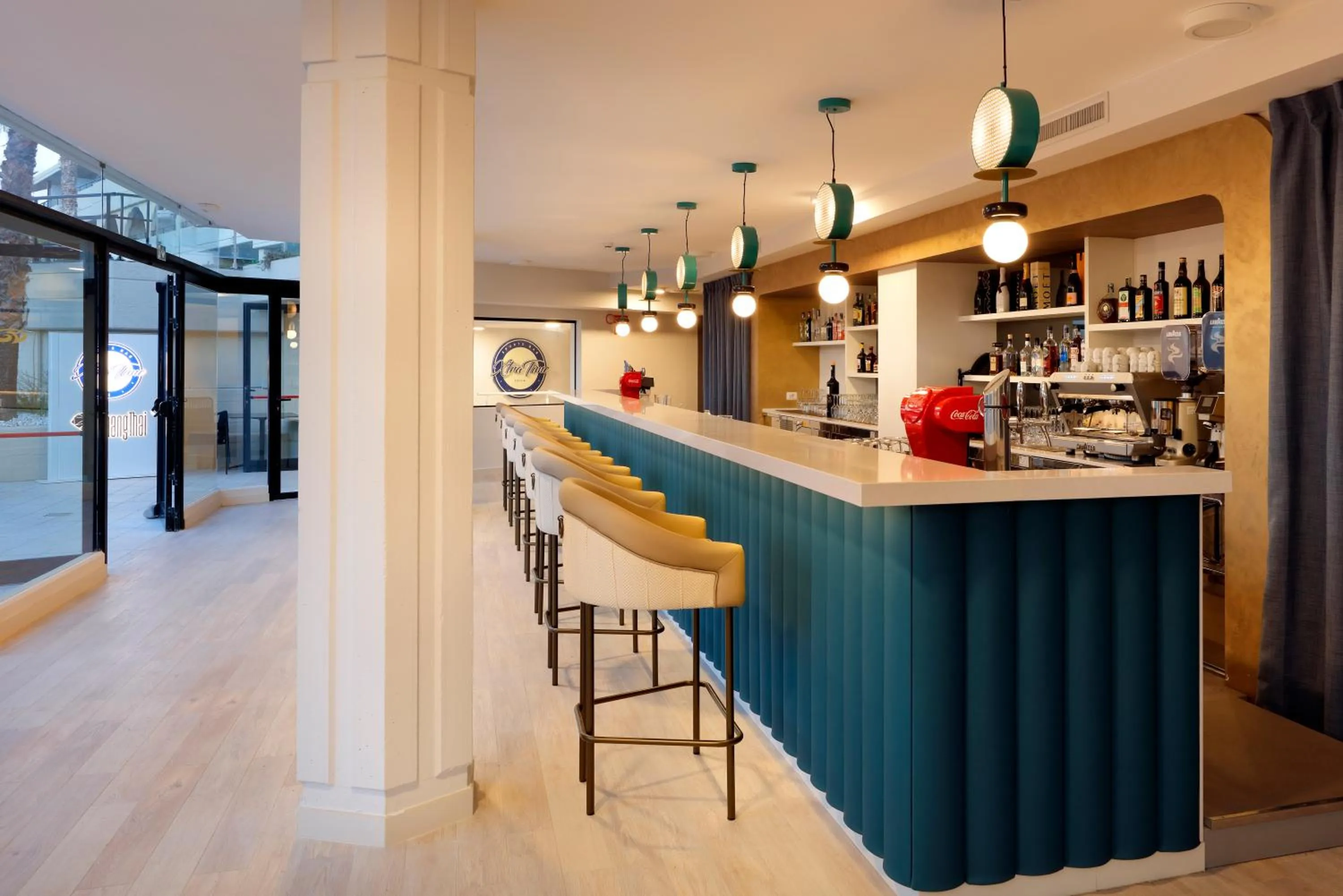 Lounge or bar in The Signature Level at Grand Palladium Sicilia Resort & Spa