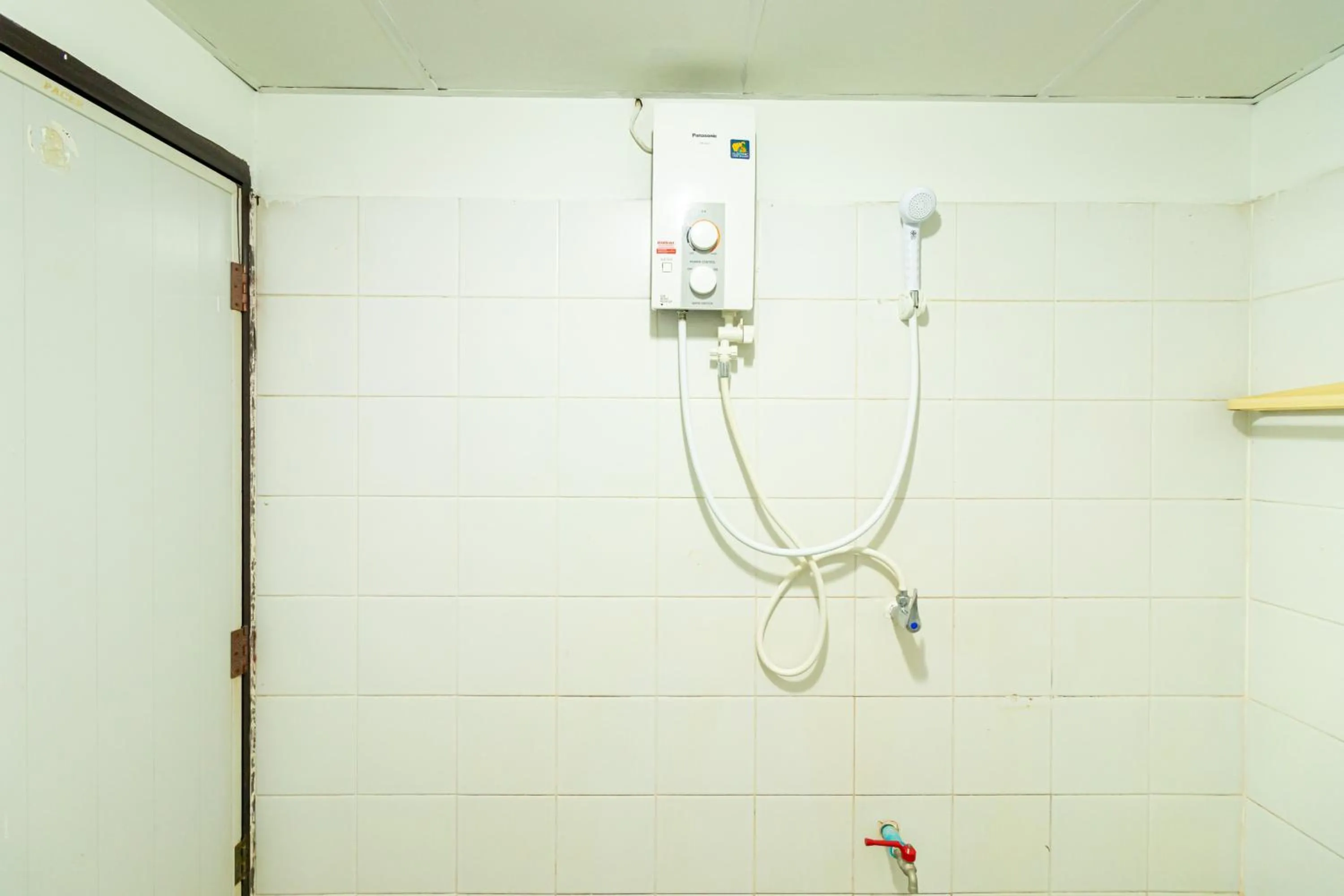 Shower in Boonchai Mansion