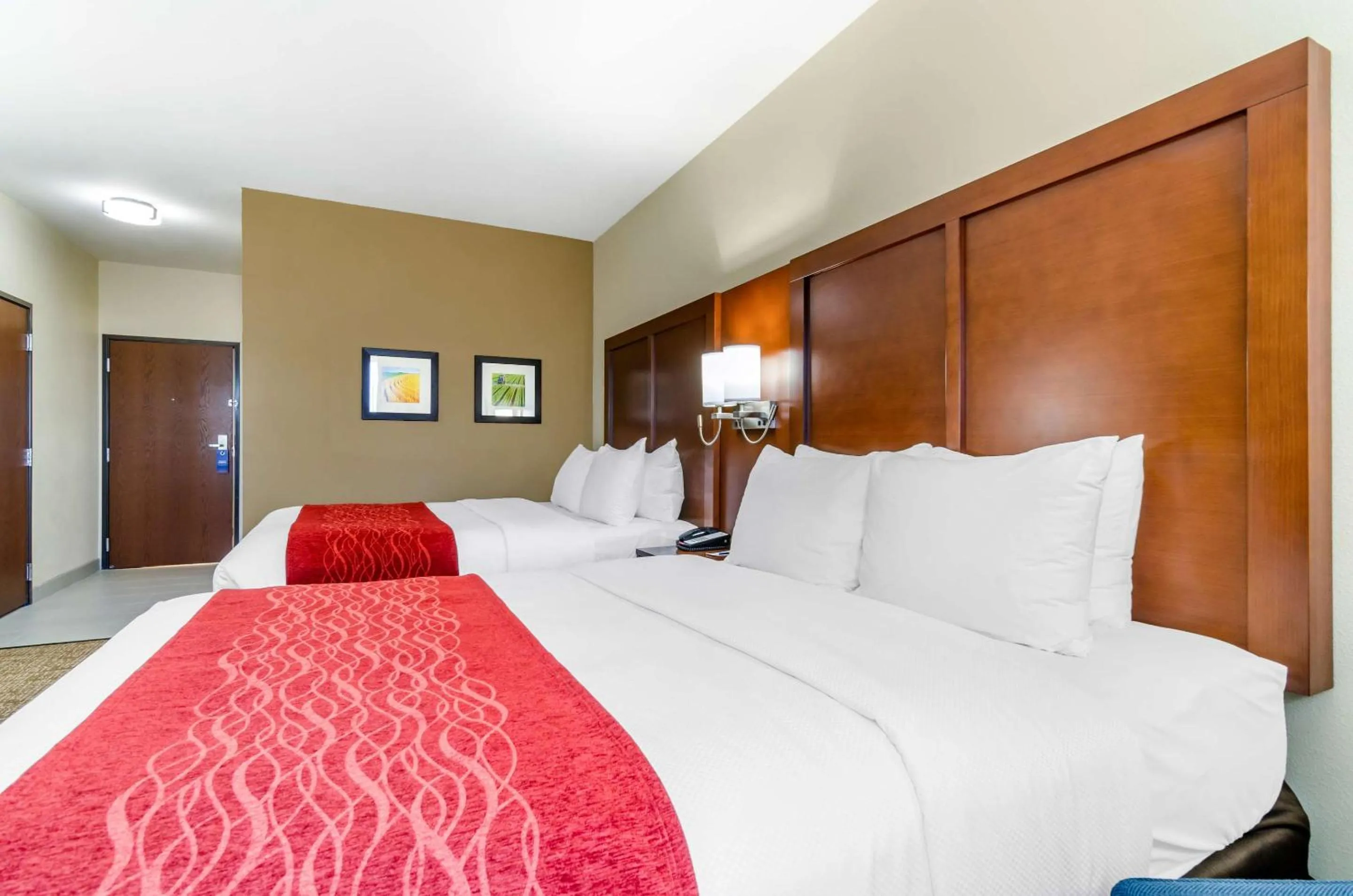 Bedroom, Bed in Comfort Inn & Suites Salina North