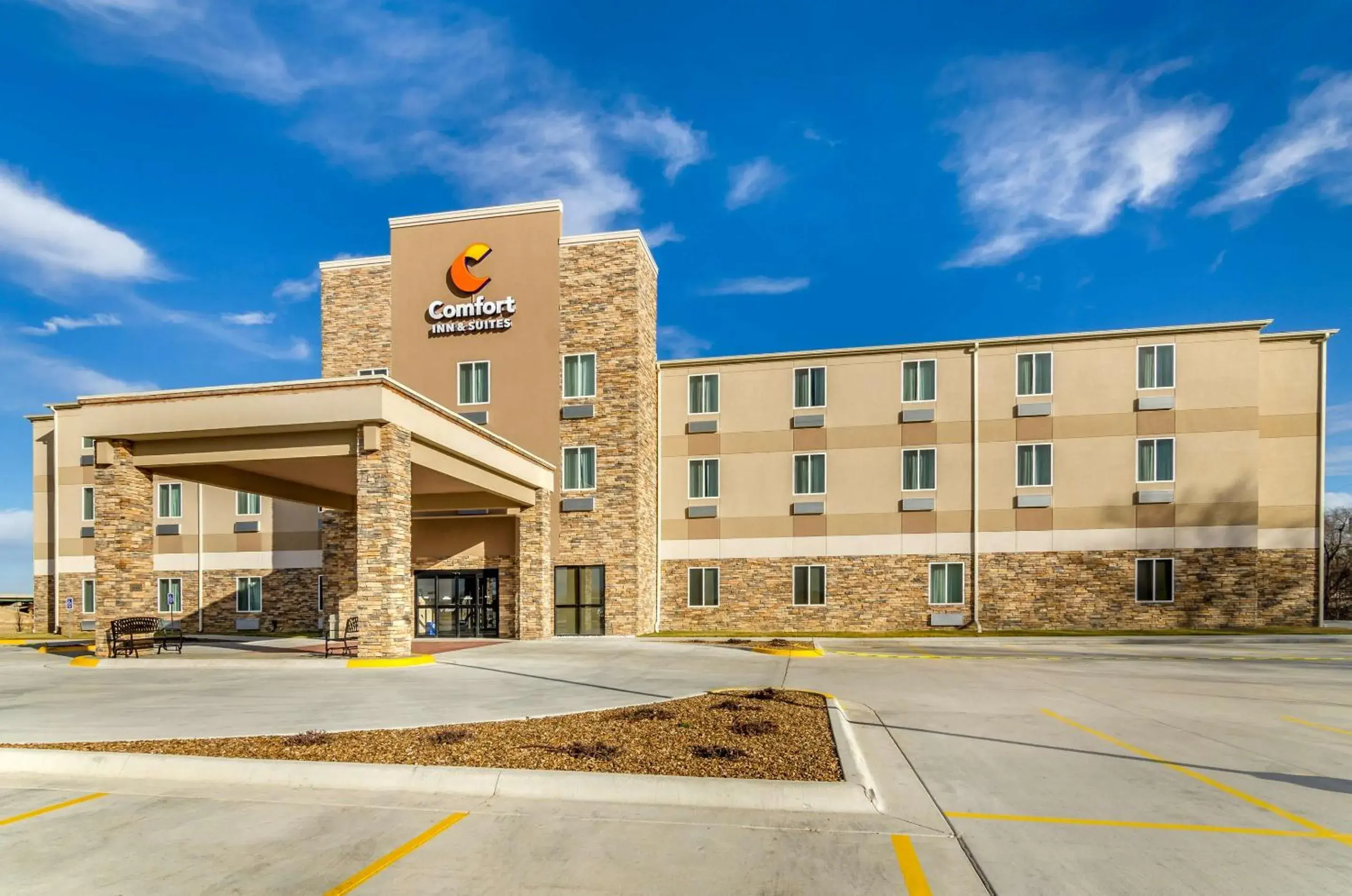 Property building in Comfort Inn & Suites Salina North Property building in Comfort Inn & Suites Salina North